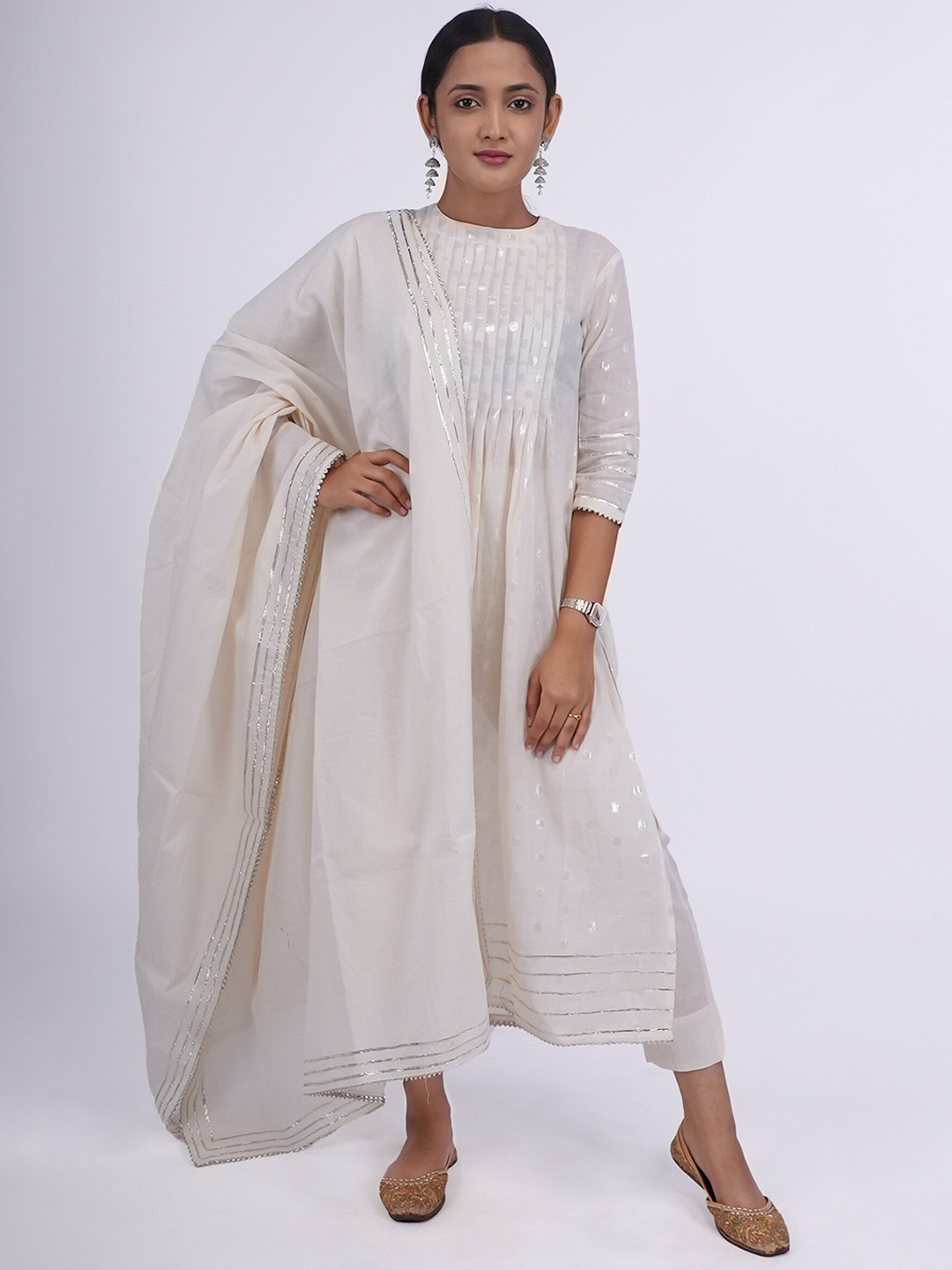 

Desi Weavess Ethnic Motifs Printed Pleated Gotta Patti Kurta with Trousers & Dupatta, Off white
