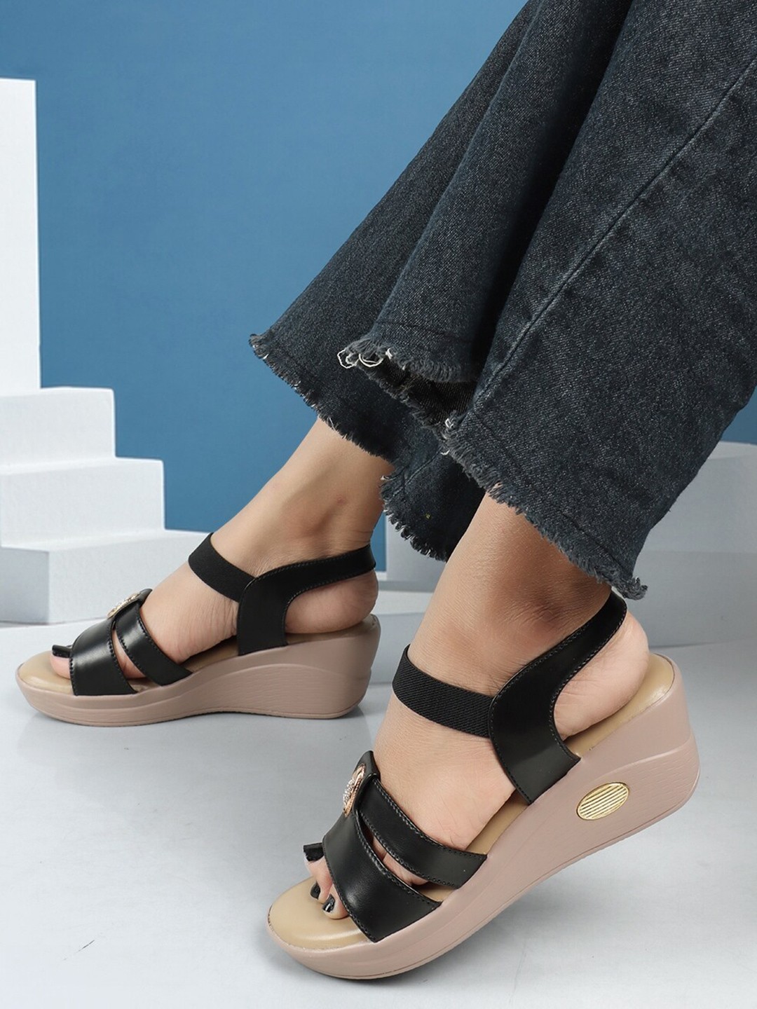 

ICONICS Solid Wedge Heels, Black