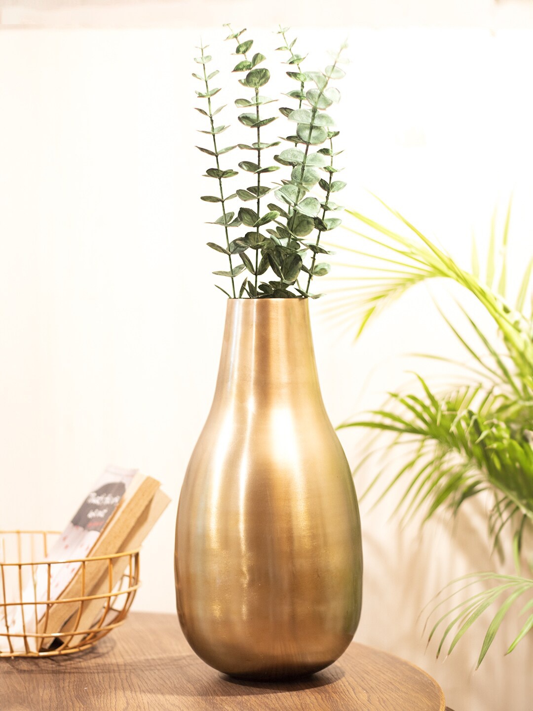 

MARKET99 Gold Toned Iron Flower Vase