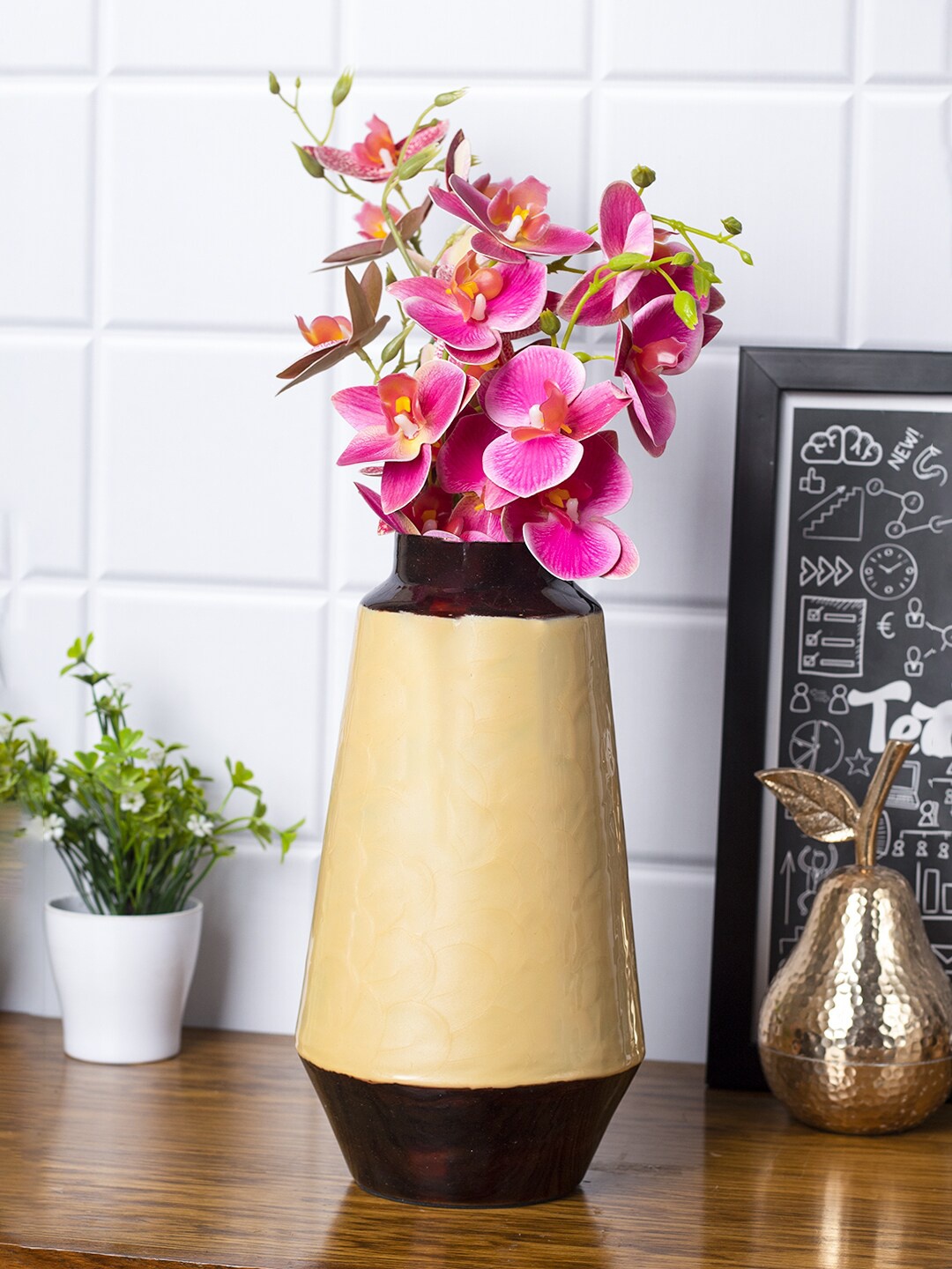 

MARKET99 Yellow & Maroon Self Design Iron Flower Vase