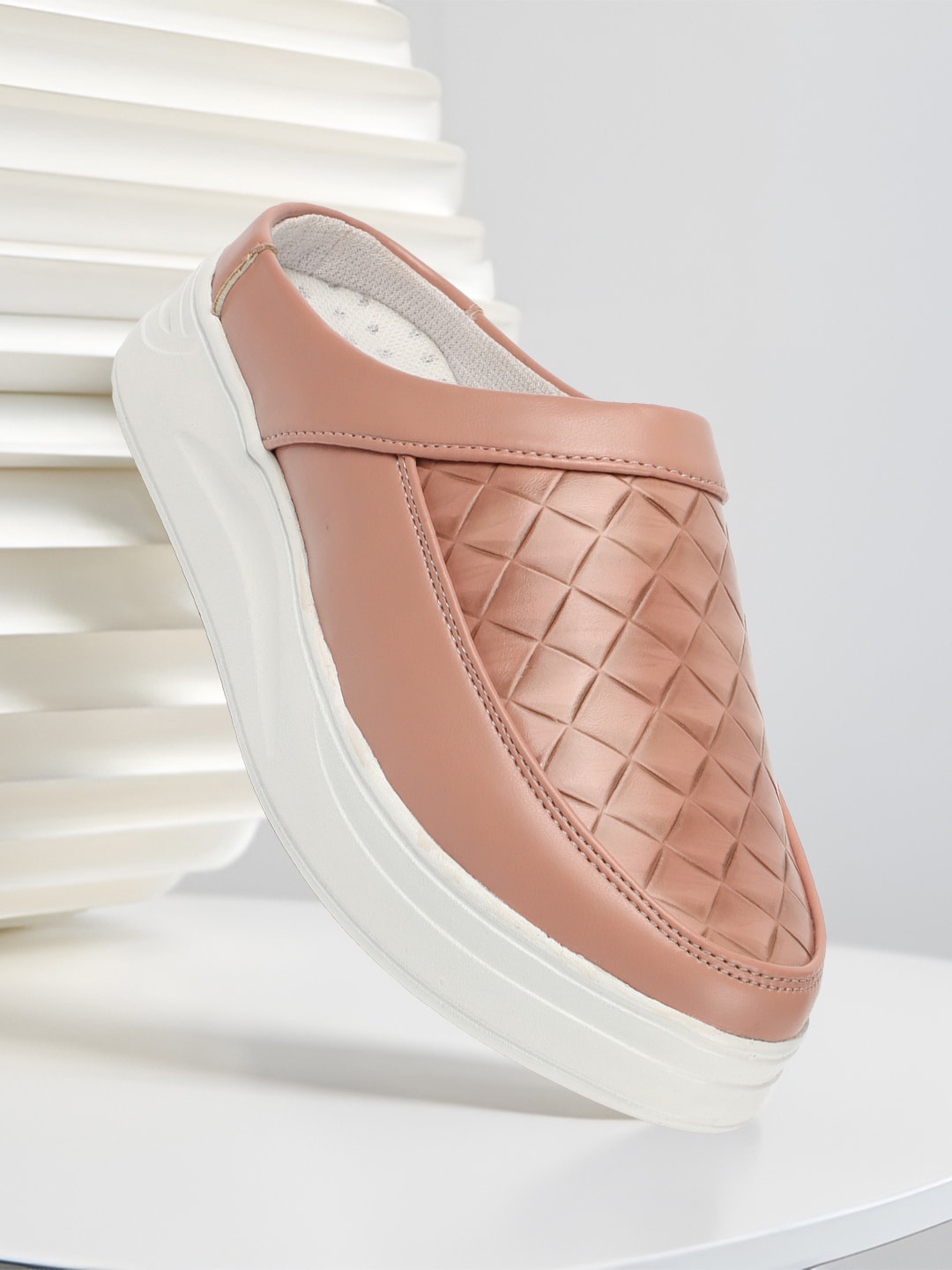 

FASHIMO Women Textured Slip-On Clogs, Pink