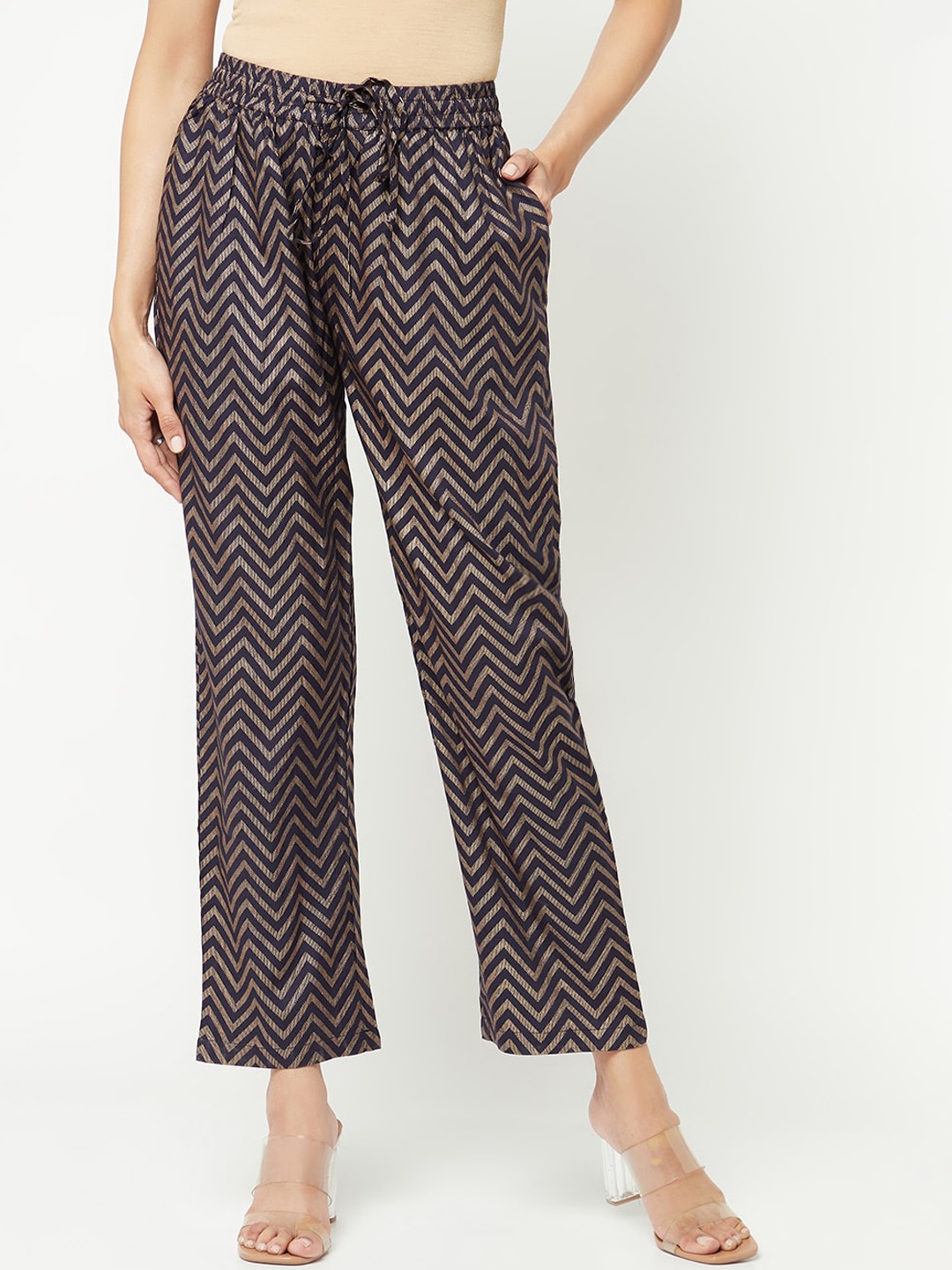 

IMARA Women Geometric Printed Straight Fit Cropped Trousers, Navy blue