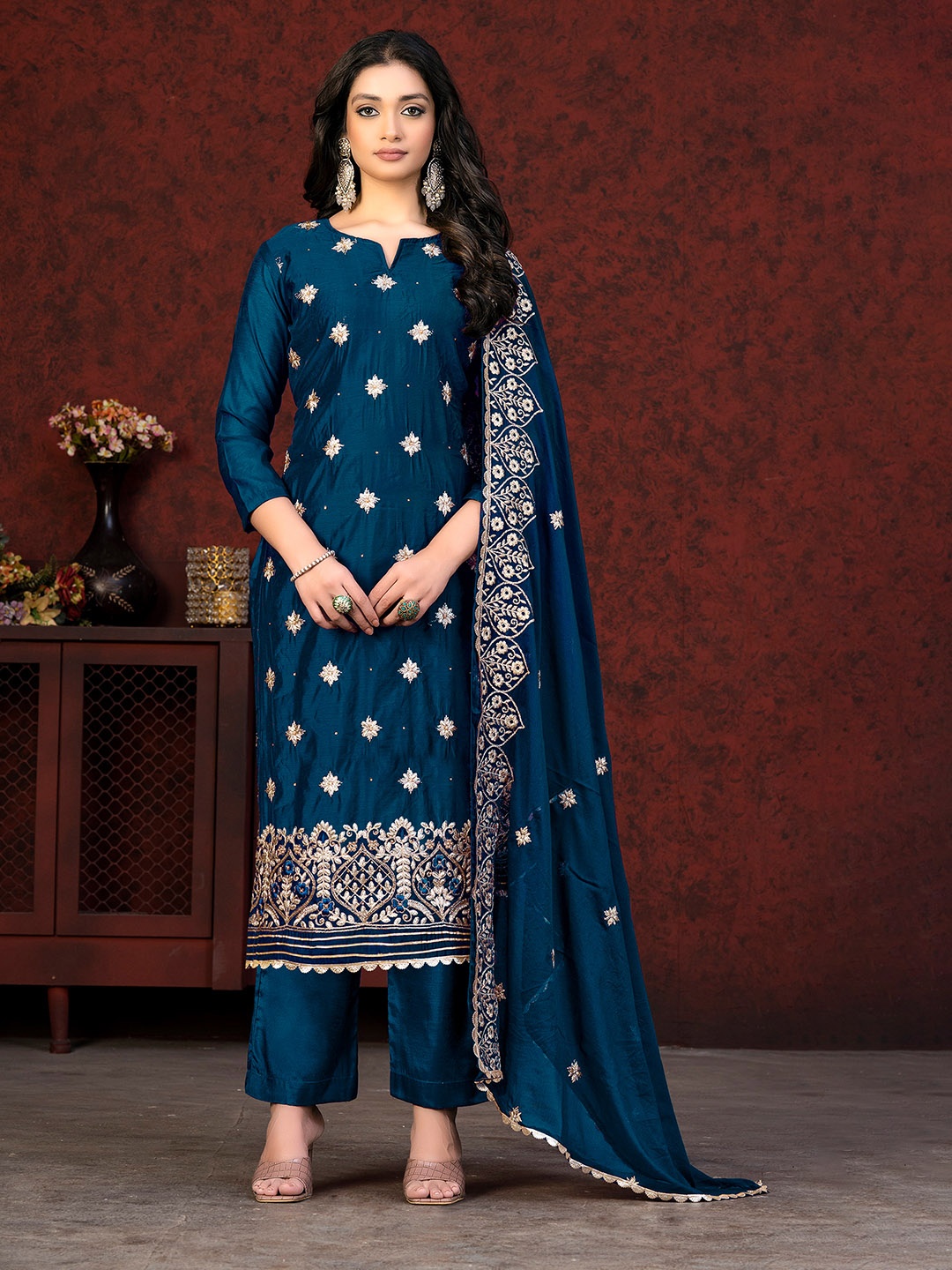 

SHADOW & SAINING Floral Embroidered Unstitched Dress Material With Dupatta, Blue