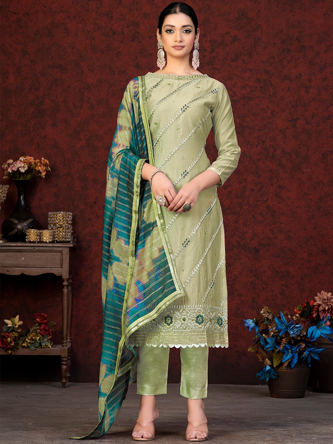 

SHADOW & SAINING Floral Embroidered Zardozi Unstitched Dress Material, Green
