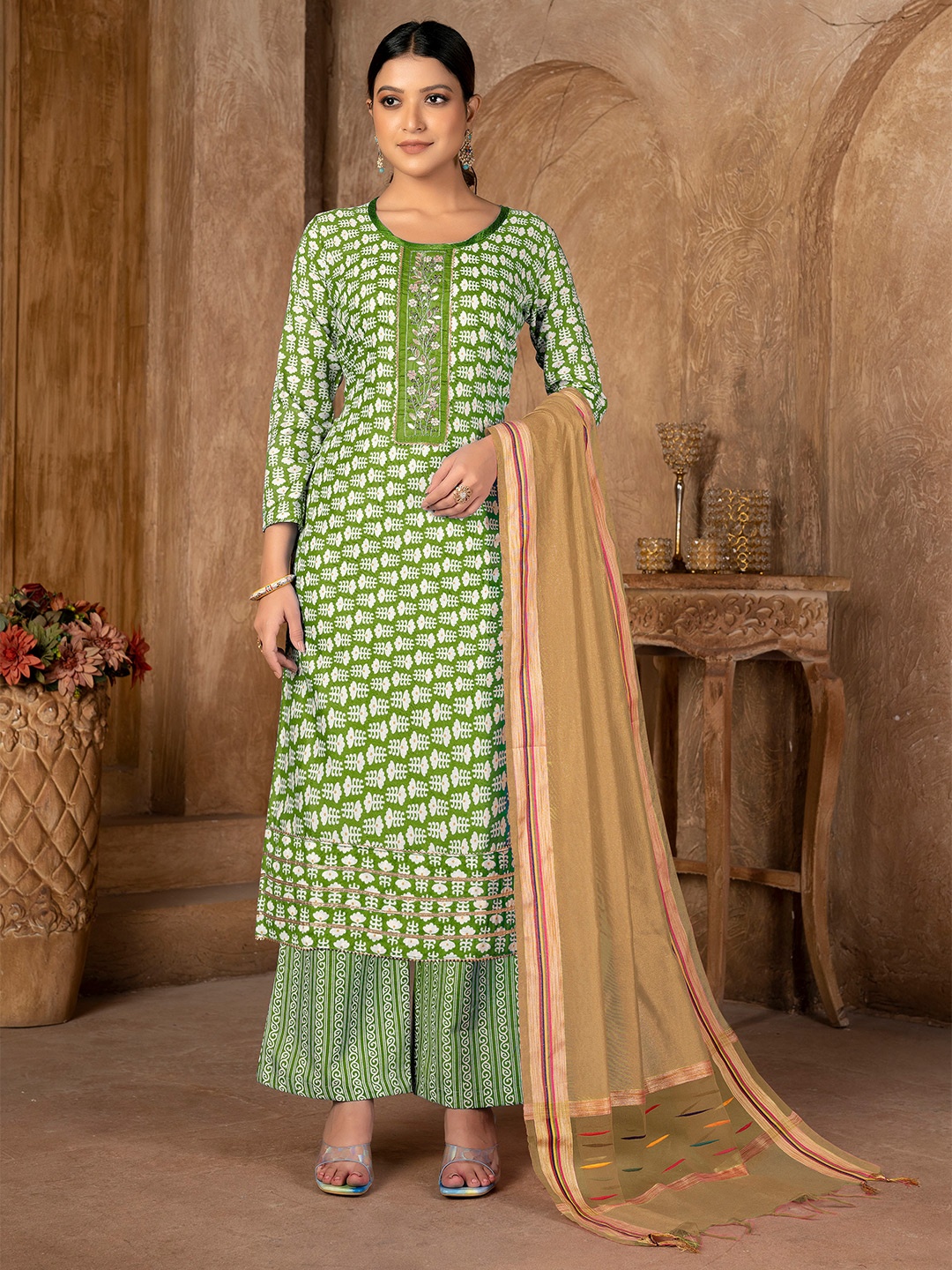 

SHADOW & SAINING Floral Printed Pure Cotton Unstitched Dress Material With Dupatta, Green