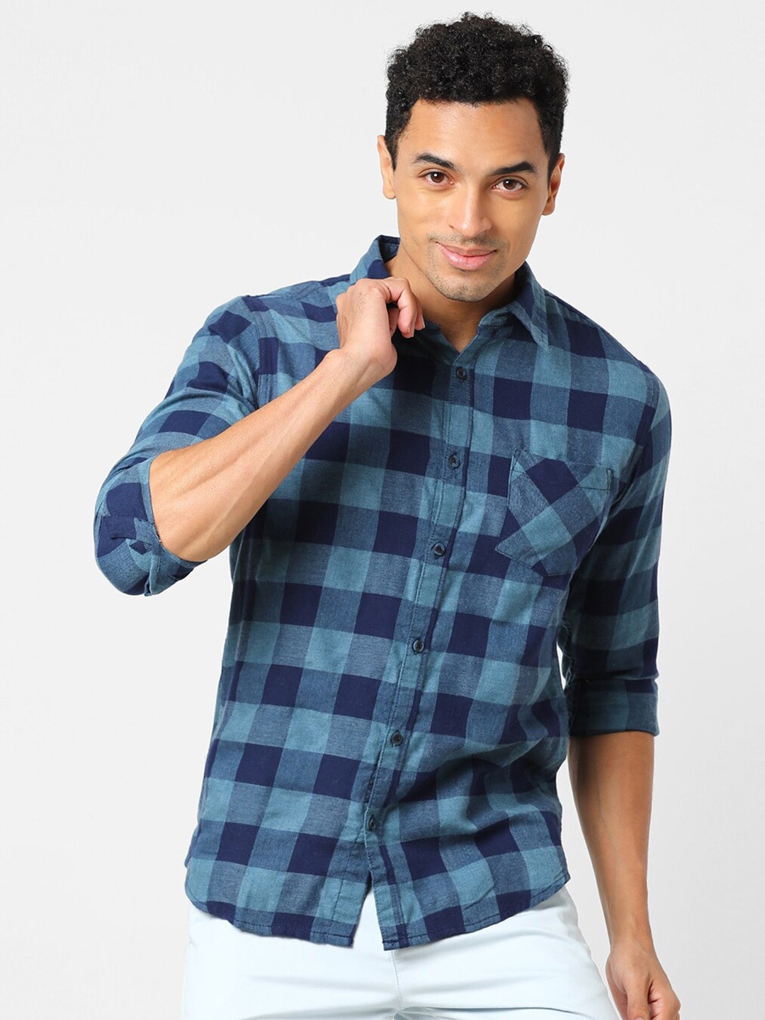 

Campus Sutra Blue Classic Buffalo Checked Cotton Casual Shirt