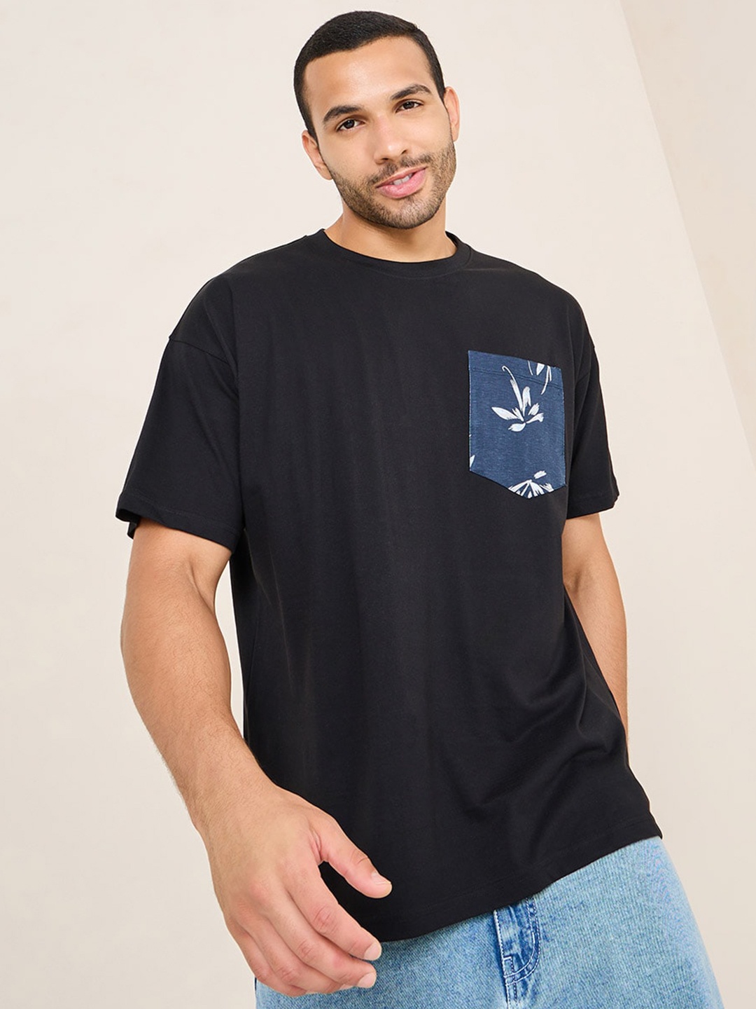 

Styli Men Black Printed Pocket Detail Pure Cotton Oversized T-shirt