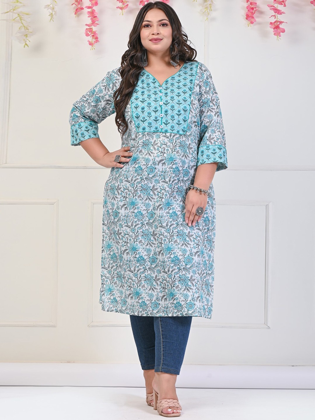 

Swasti Plus Size Floral Printed Pure Cotton Kurta, Turquoise blue