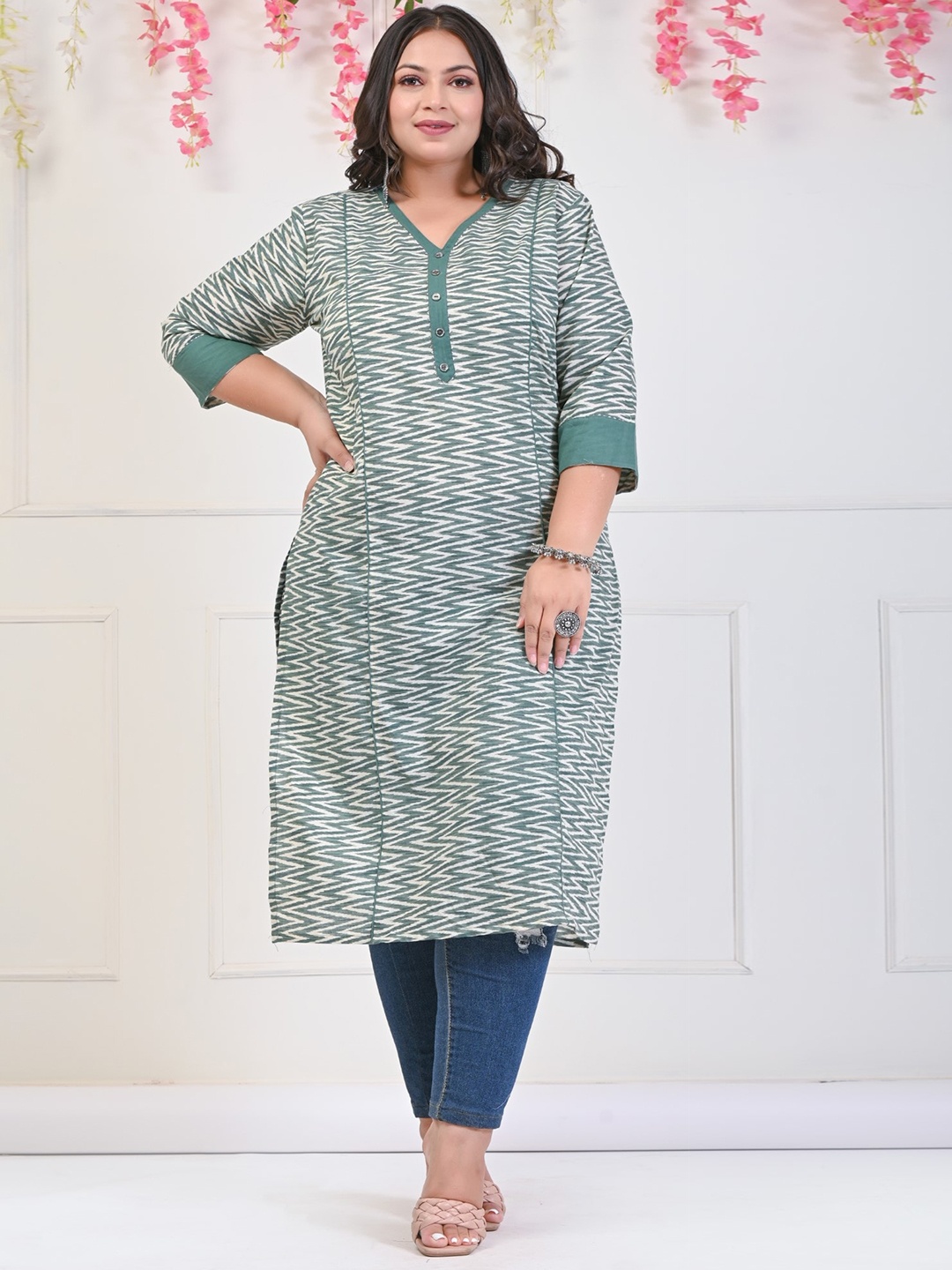 

Swasti Plus Size Chevron Printed Pure Cotton Kurta, Green