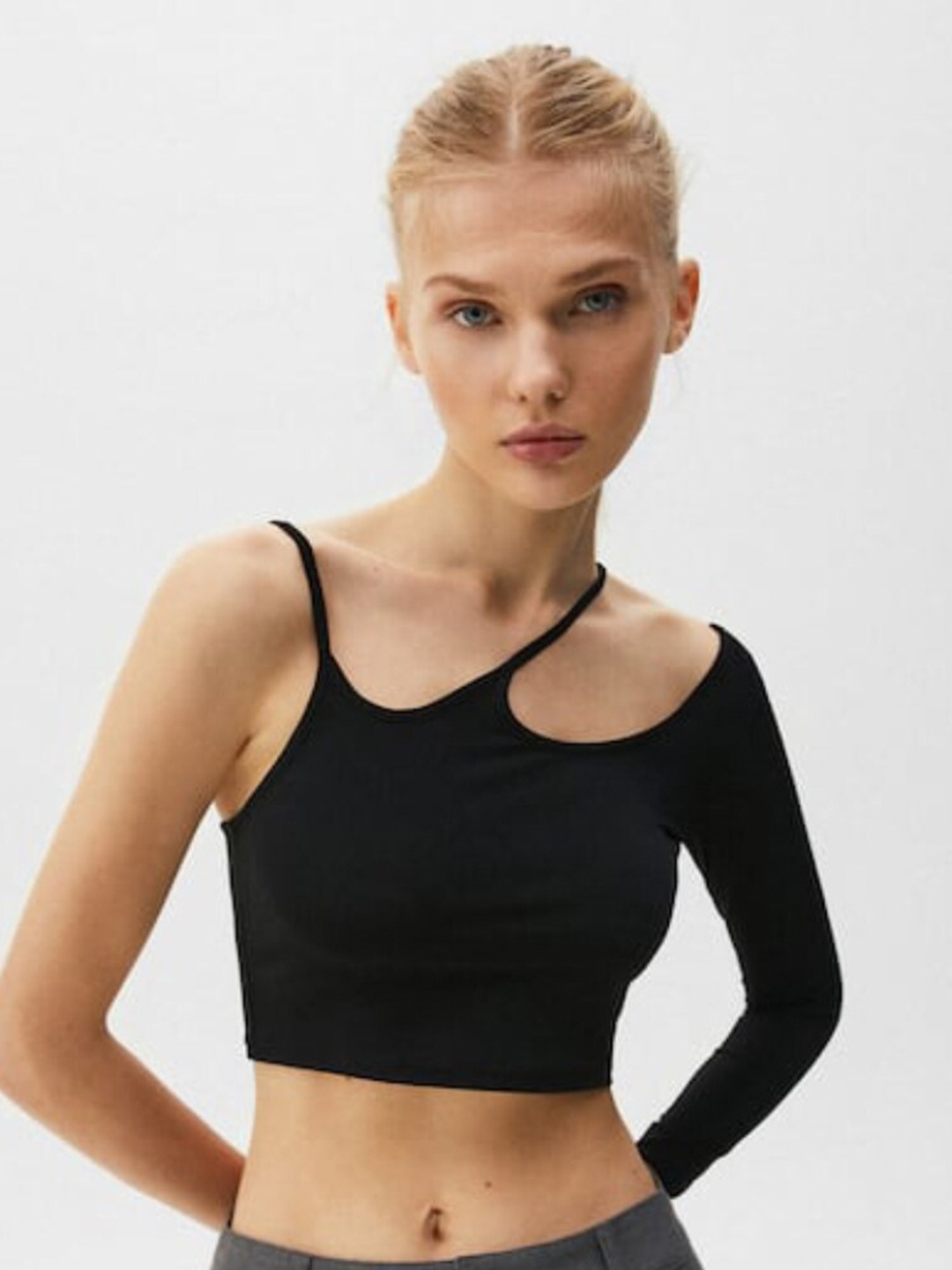 

Styched Cut Out Detailed Fitted Crop Top, Black