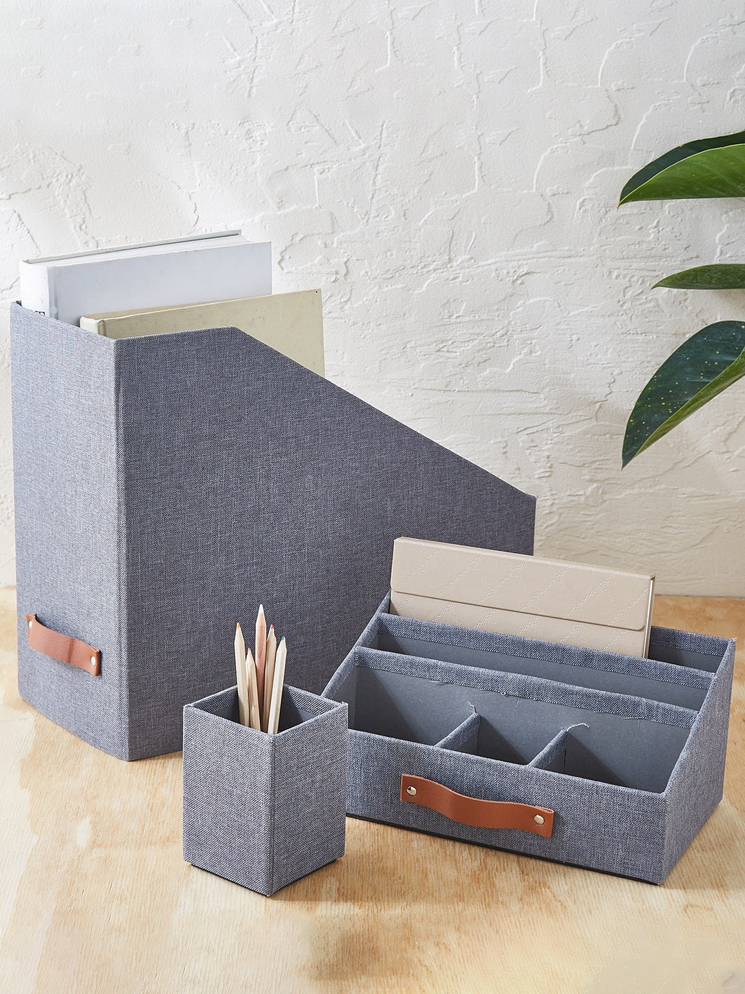 

Home Centre Regan Farmlyn Grey Textured Pen Holder