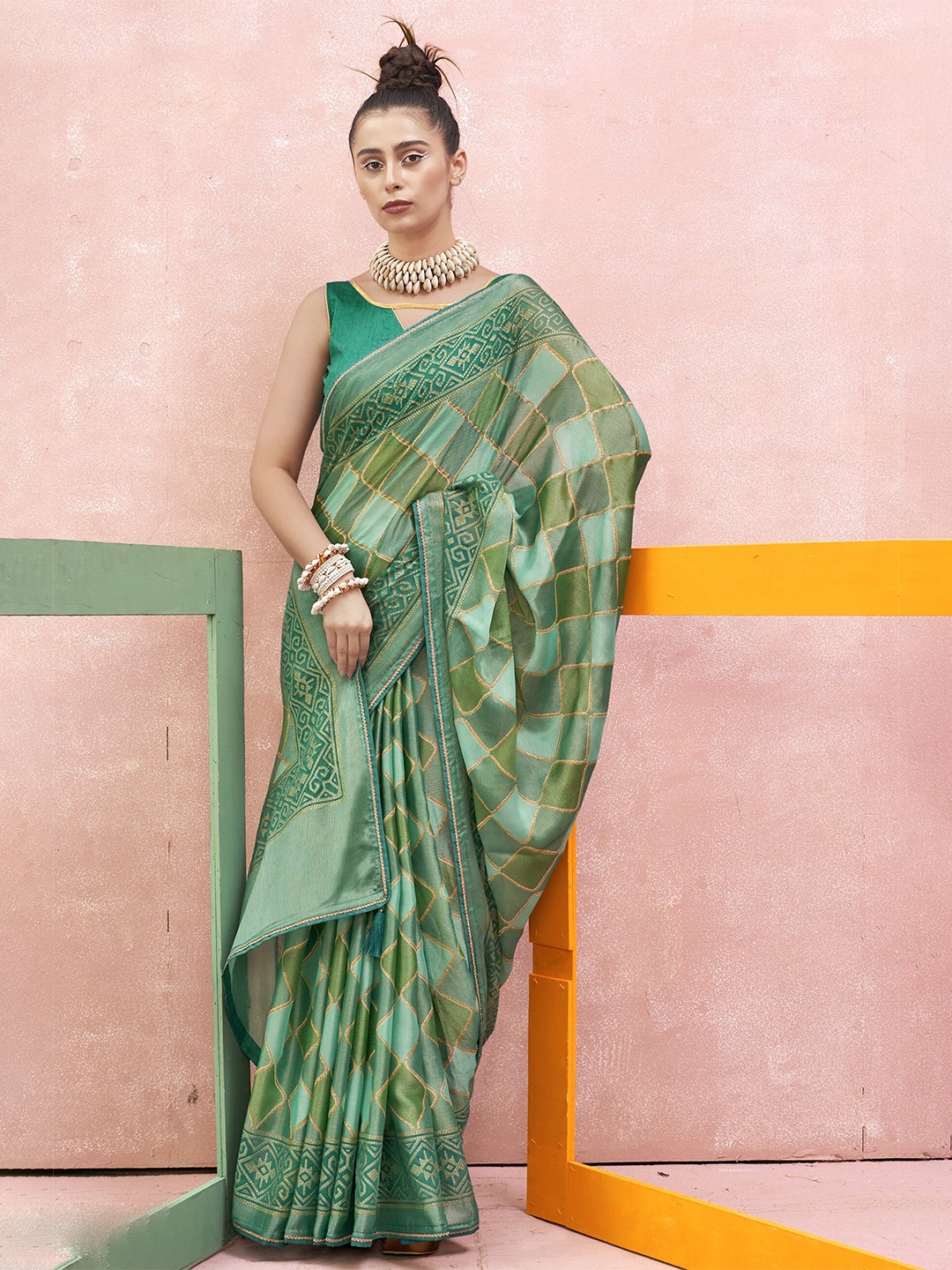 

Triveni Geometric Printed Brasso Saree, Green