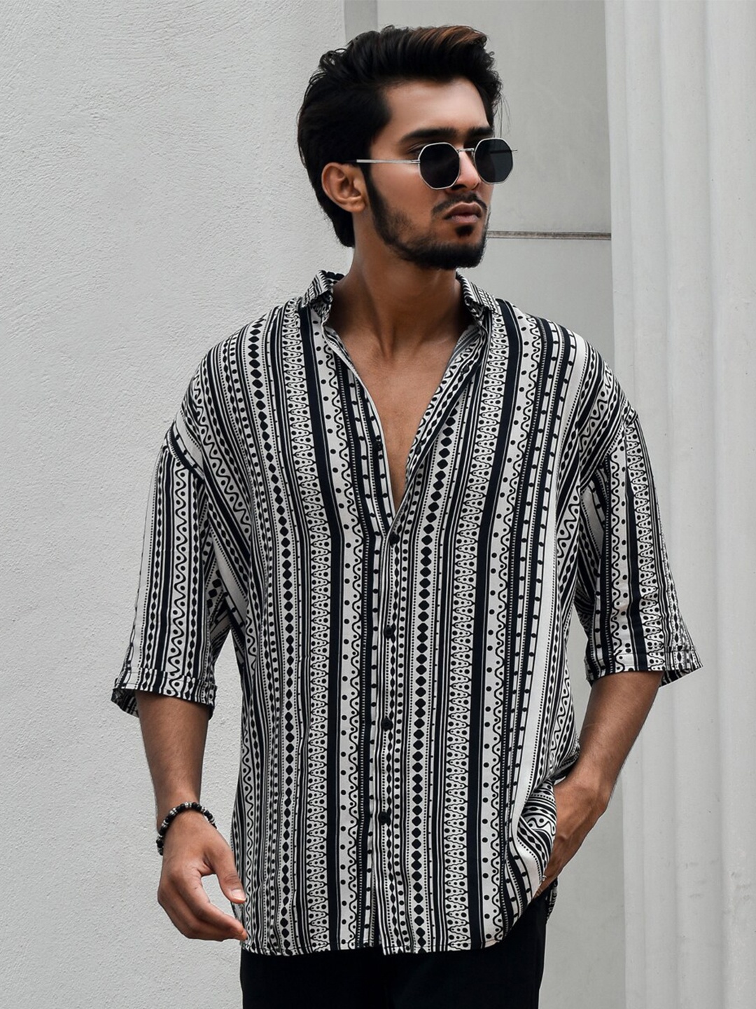 

Powerlook White & Black Ethnic Printed India Slim Oversized Drop-Shoulder Shirt