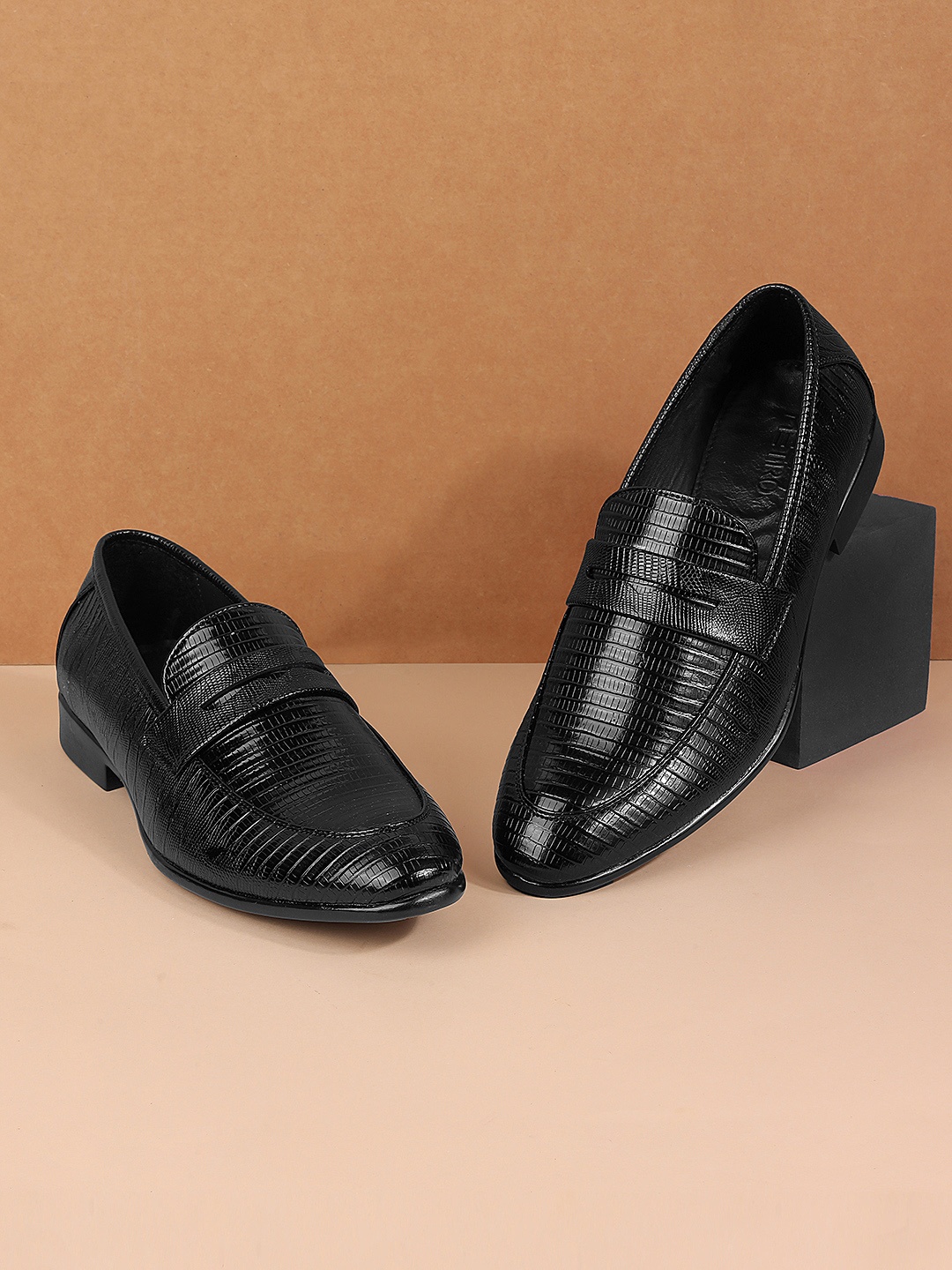 

Metro Men Textured Leather Formal Penny Loafers, Black