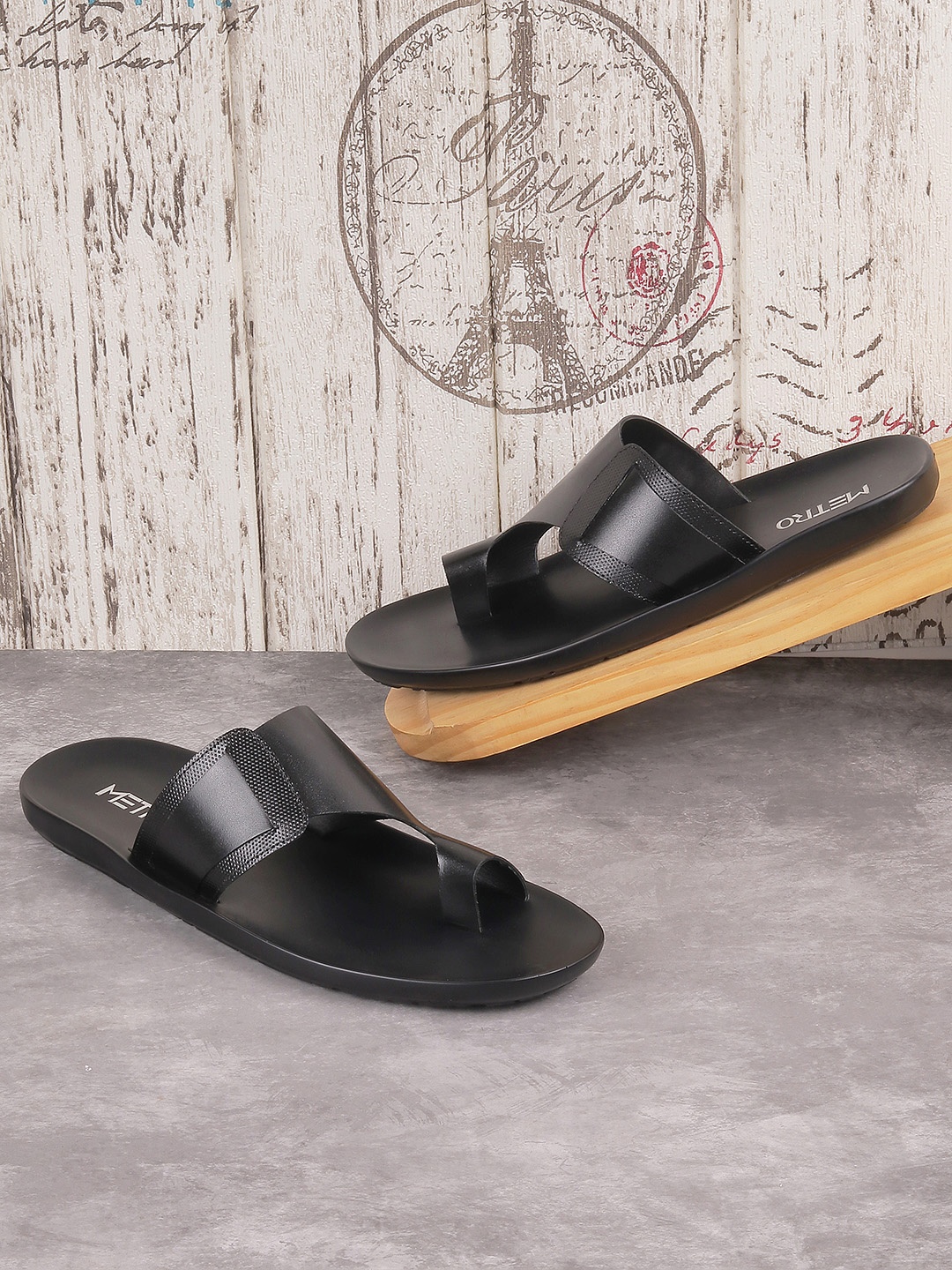 

Metro Men Textured One Toe Comfort Sandals, Black