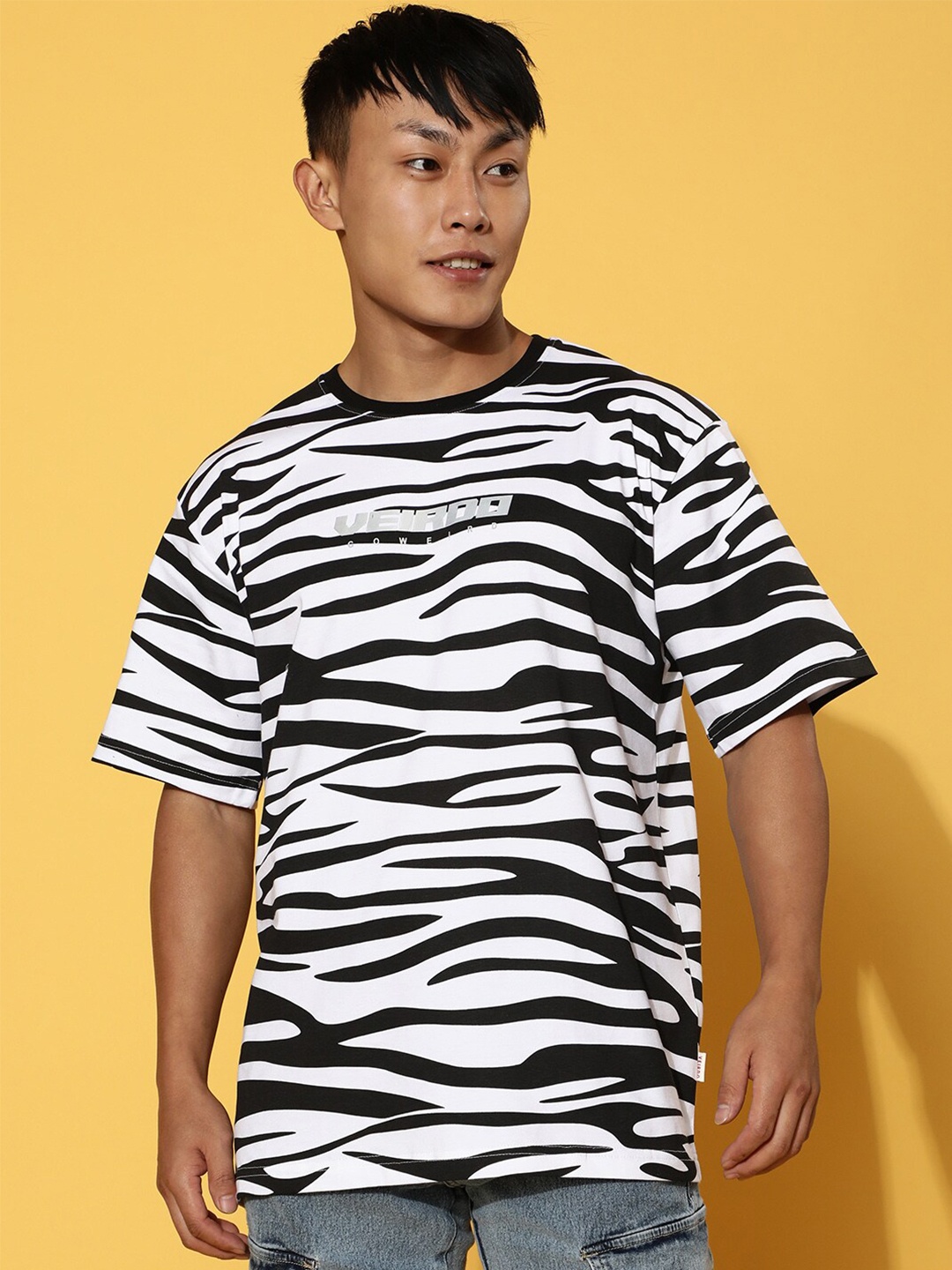 

VEIRDO White Zebra Printed Cotton T-shirt