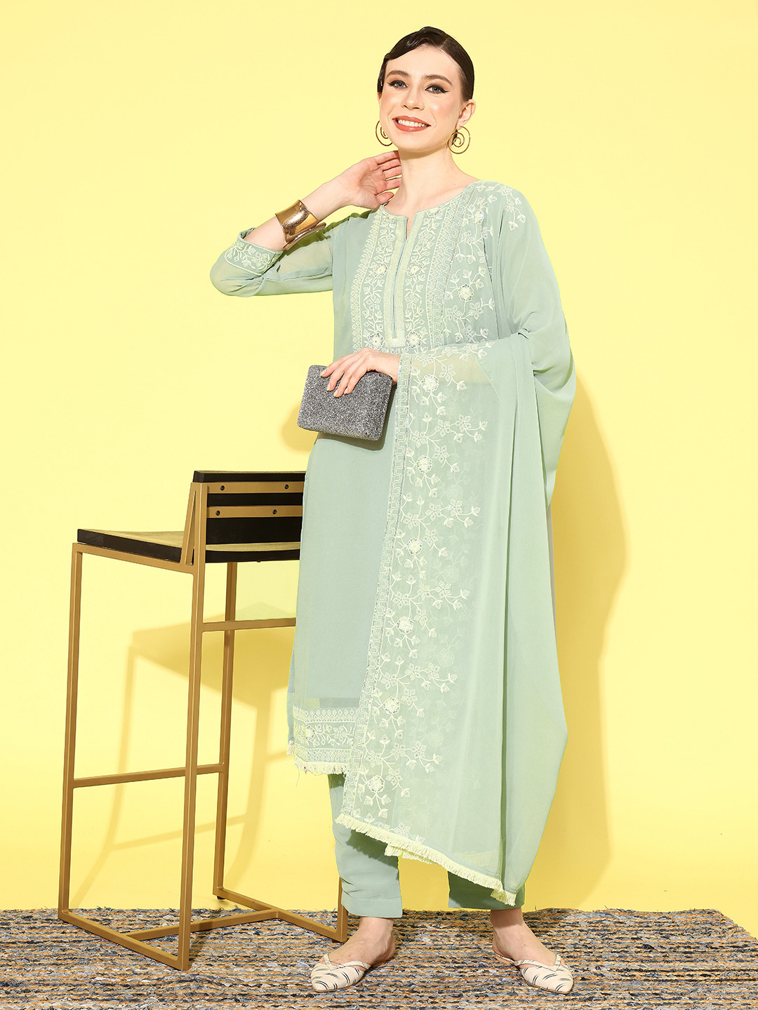 

Kvsfab Women Floral Embroidered Regular Kurta with Trousers & With Dupatta, Green