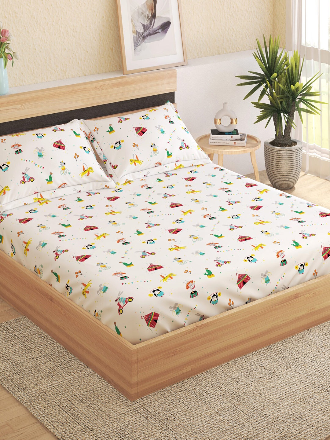 

Home Centre Slate White & Red Graphic Cotton 150 TC Queen Bedsheet With 2 Pillow Covers