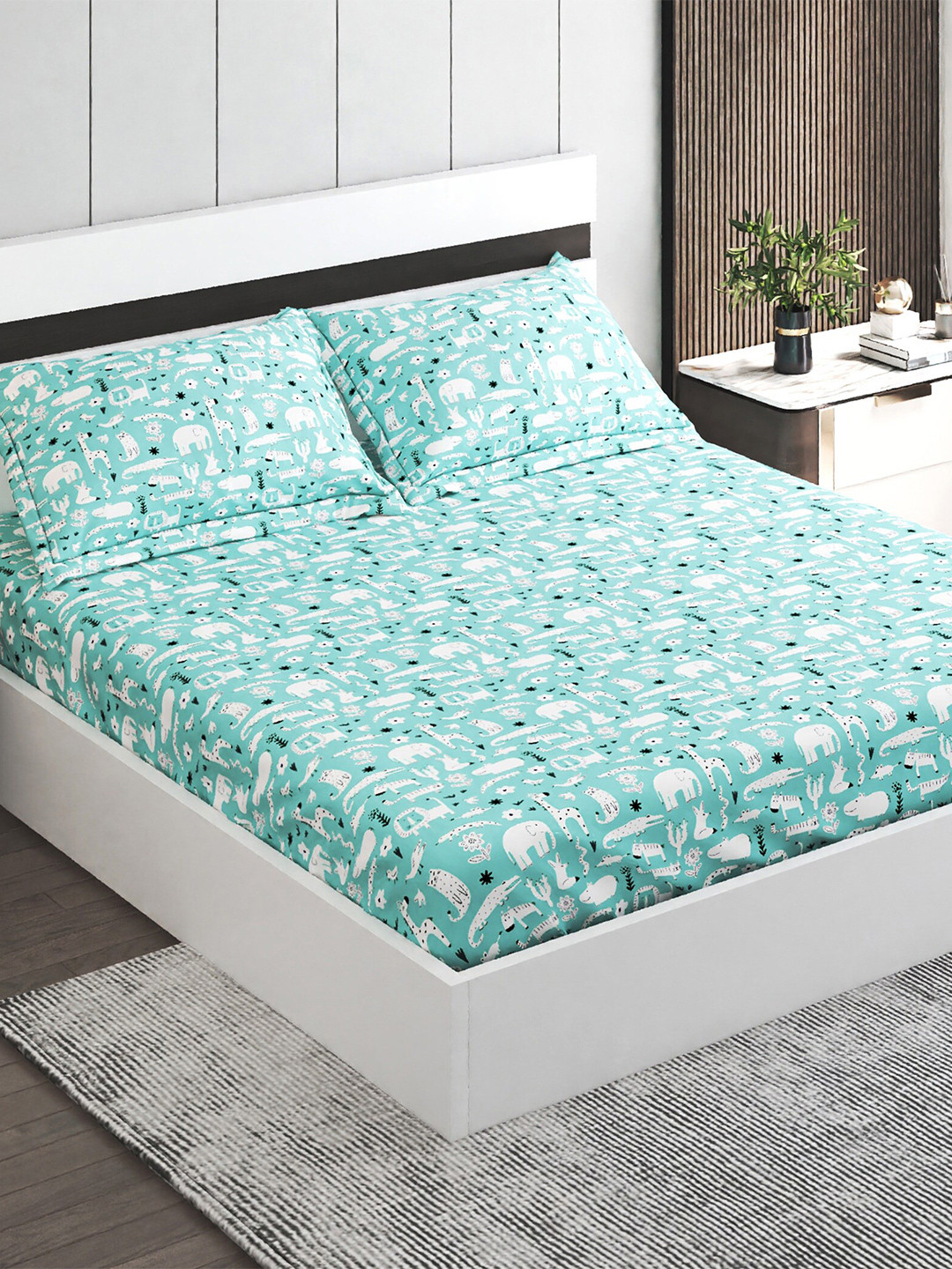 

Home Centre Slate Blue & White Graphic Cotton 150 TC Queen Bedsheet With 2 Pillow Covers