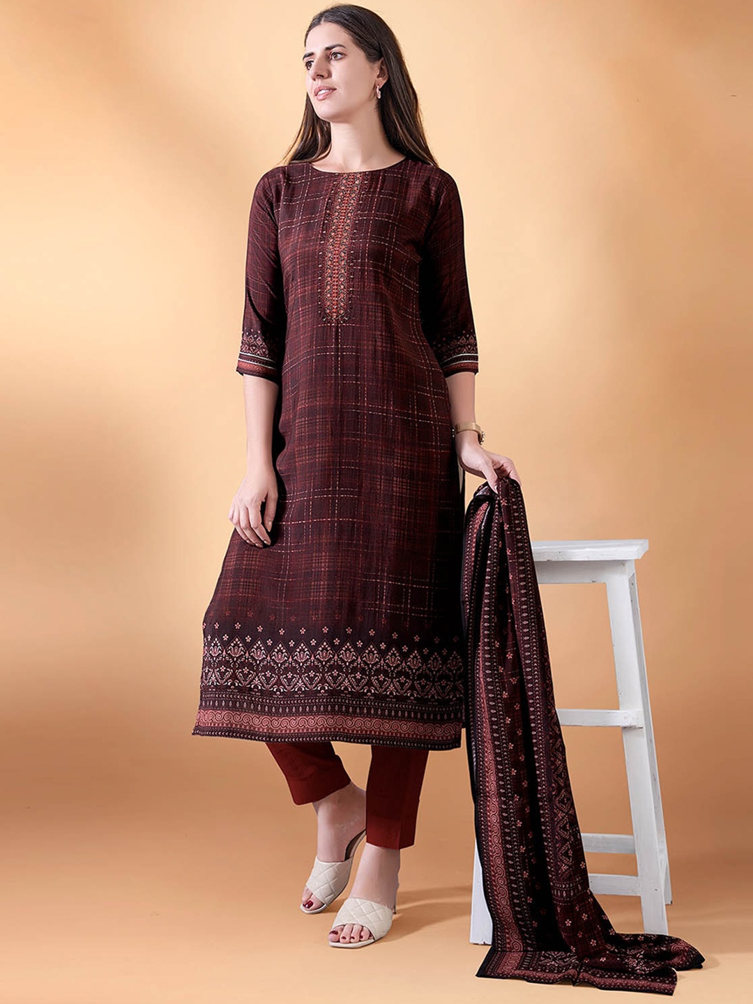 

ODETTE Maroon Ethnic Motifs Printed Regular Kurta with Trousers & Dupatta
