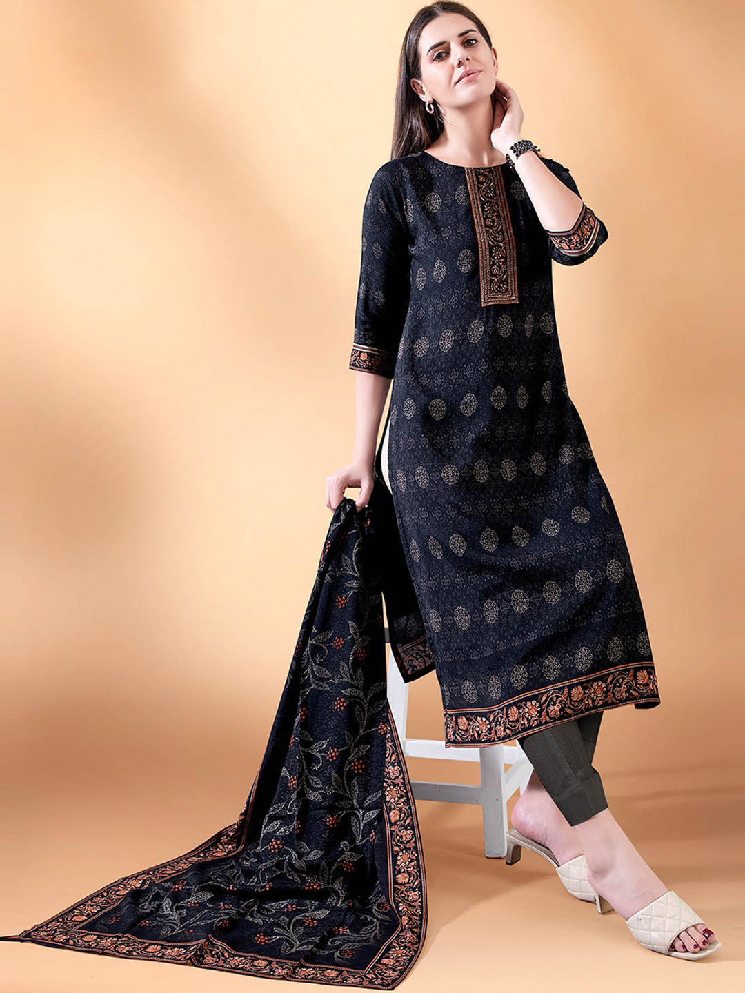 

ODETTE Ethnic Motifs Printed Regular Kurta with Trousers & With Dupatta, Black