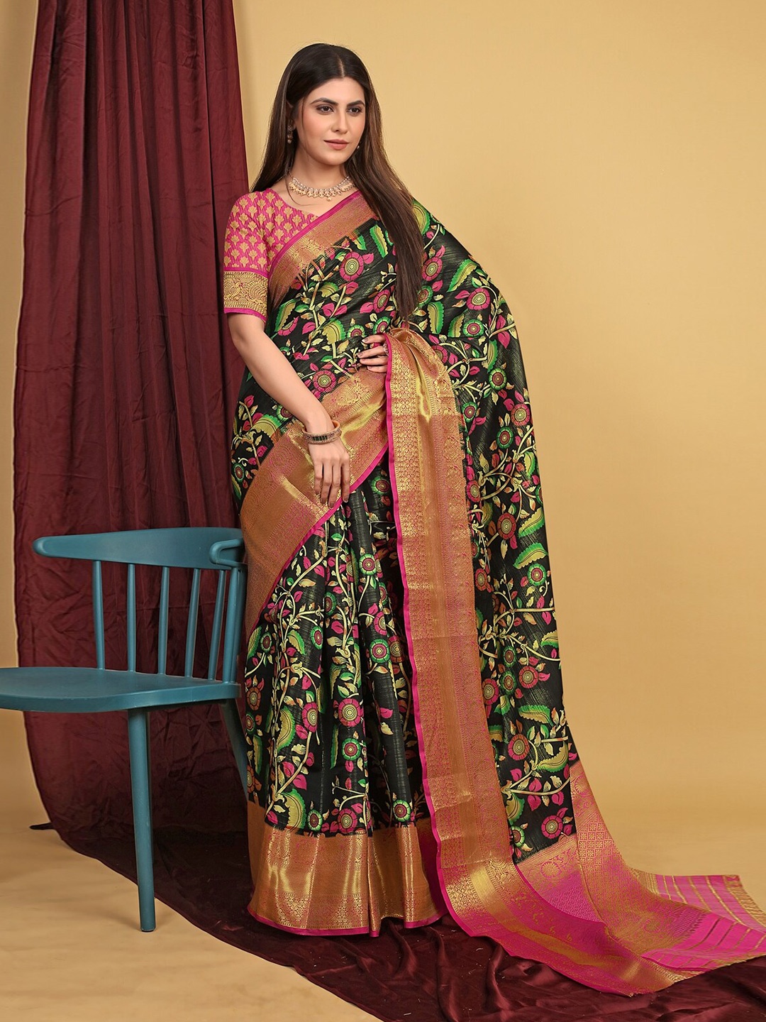 

AVANTIKA FASHION Floral Printed Zari Pure Silk Kanjeevaram Saree, Black