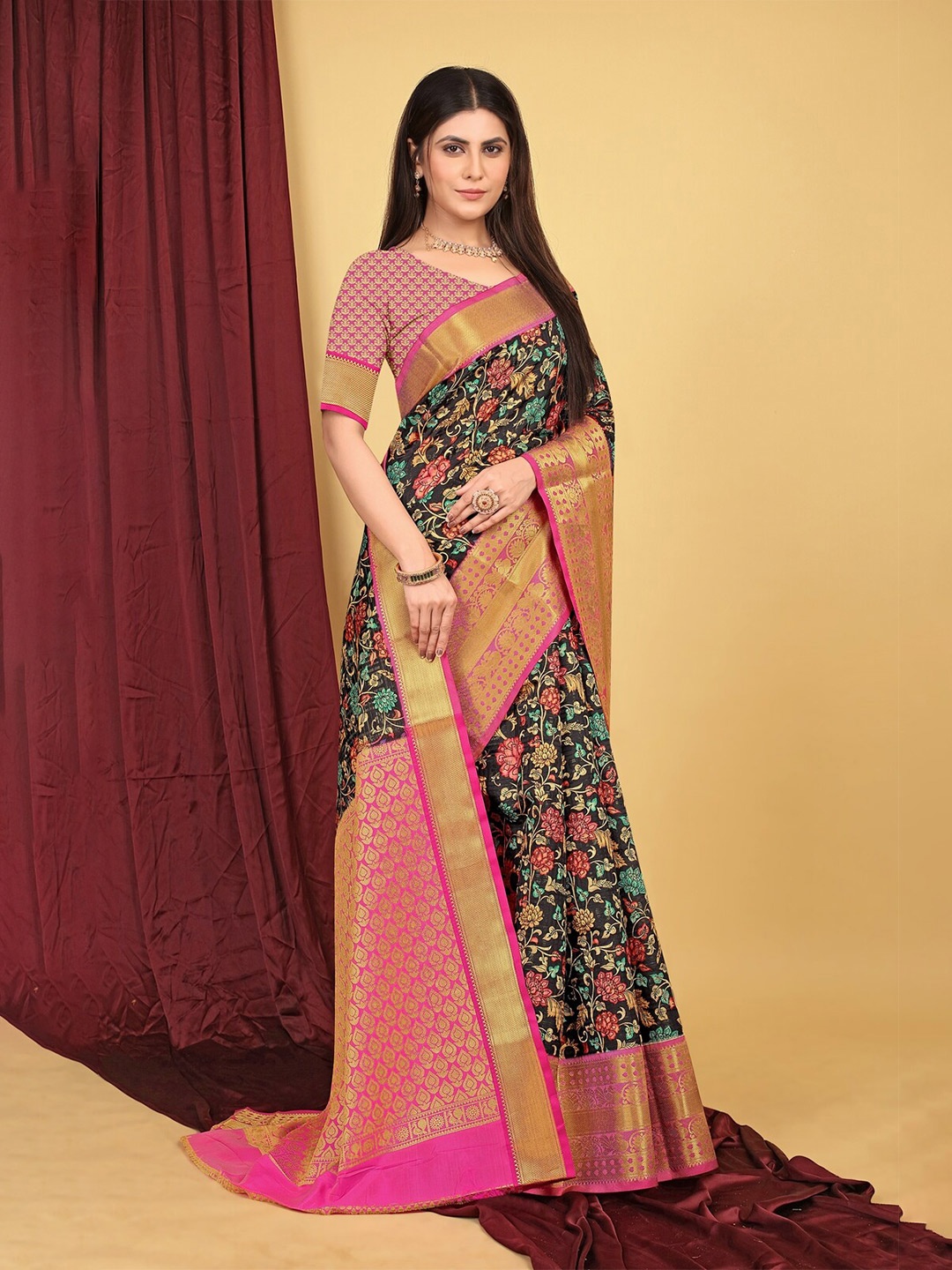 

AVANTIKA FASHION Floral Zari Pure Silk Kanjeevaram Saree, Black