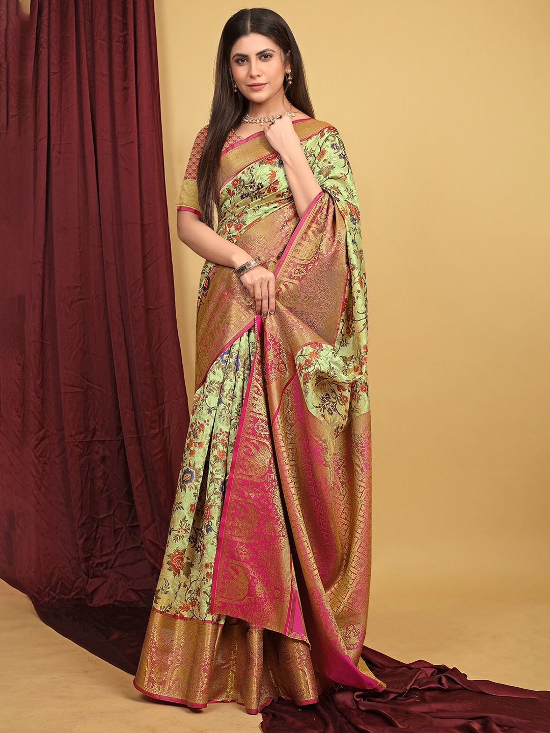 

AVANTIKA FASHION Floral Printed Zari Pure Silk Kanjeevaram Saree, Green