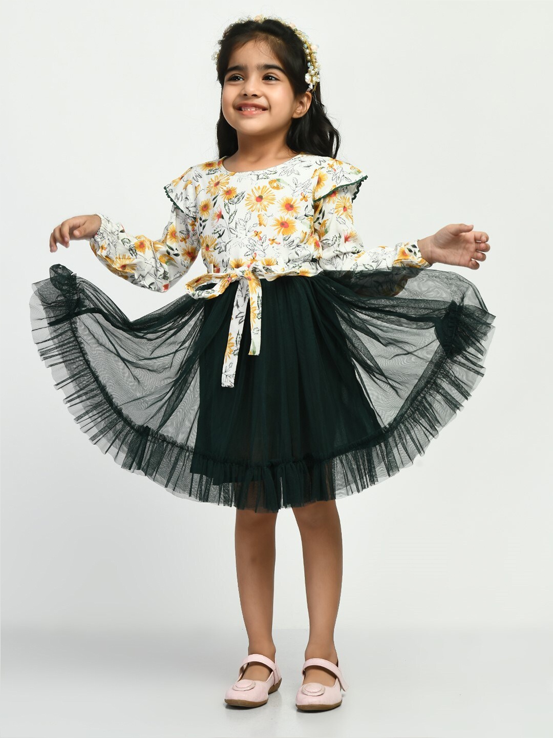 

Bella Moda Girls Floral Printed Fluttered Sleeves Pure Cotton Fit & Flare Dress, Green