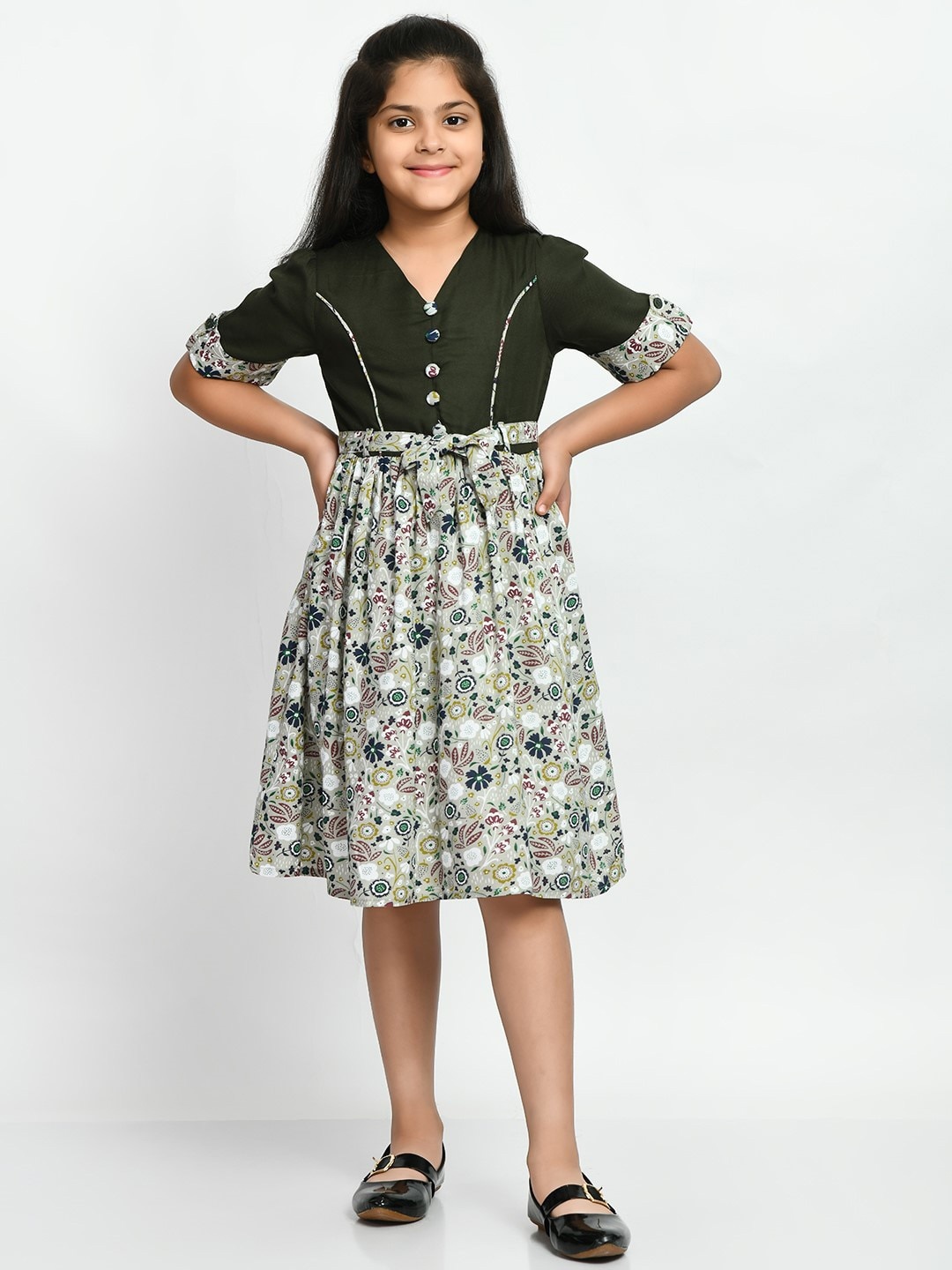 

Bella Moda Girls Floral Printed V-Neck Roll-Up Sleeves Pure Cotton Fit & Flare Dress, Green