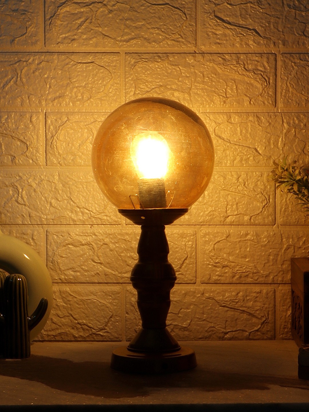 

MFD HOME FURNISHING Contemporary Table Lamps, Gold