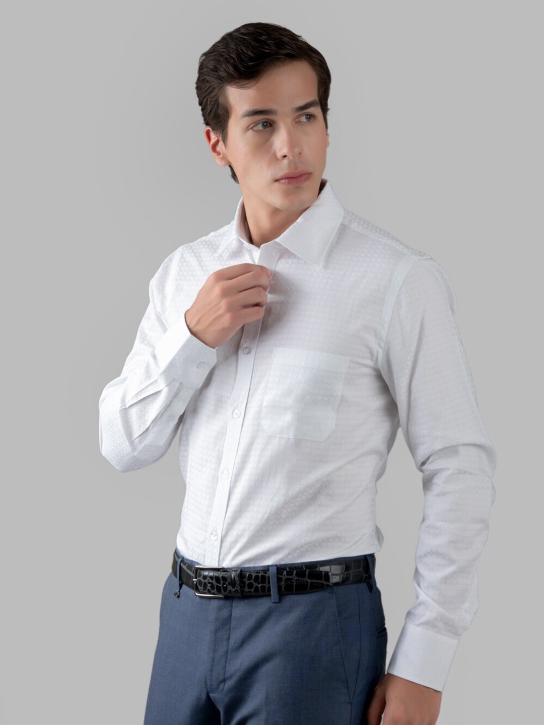 

MUTAQINOTI Spread Collar Comfort Opaque Formal Shirt, White