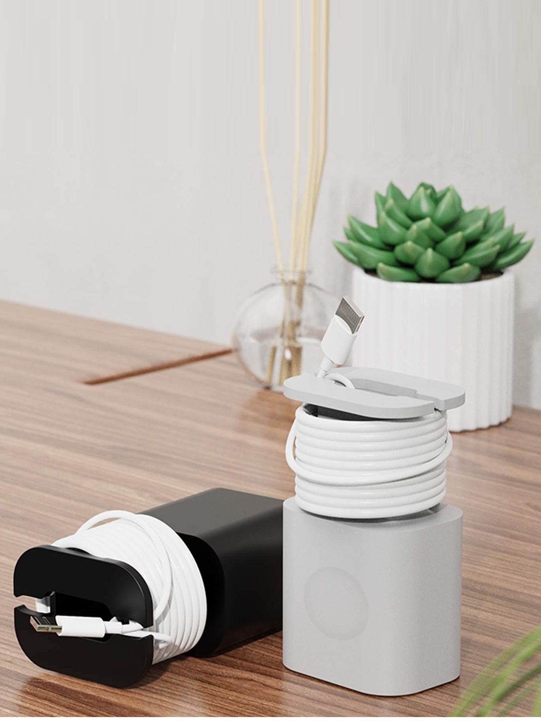 

EYNK 18W/20W PD 2 In 1 Charger Protector & Cable Winder, Grey