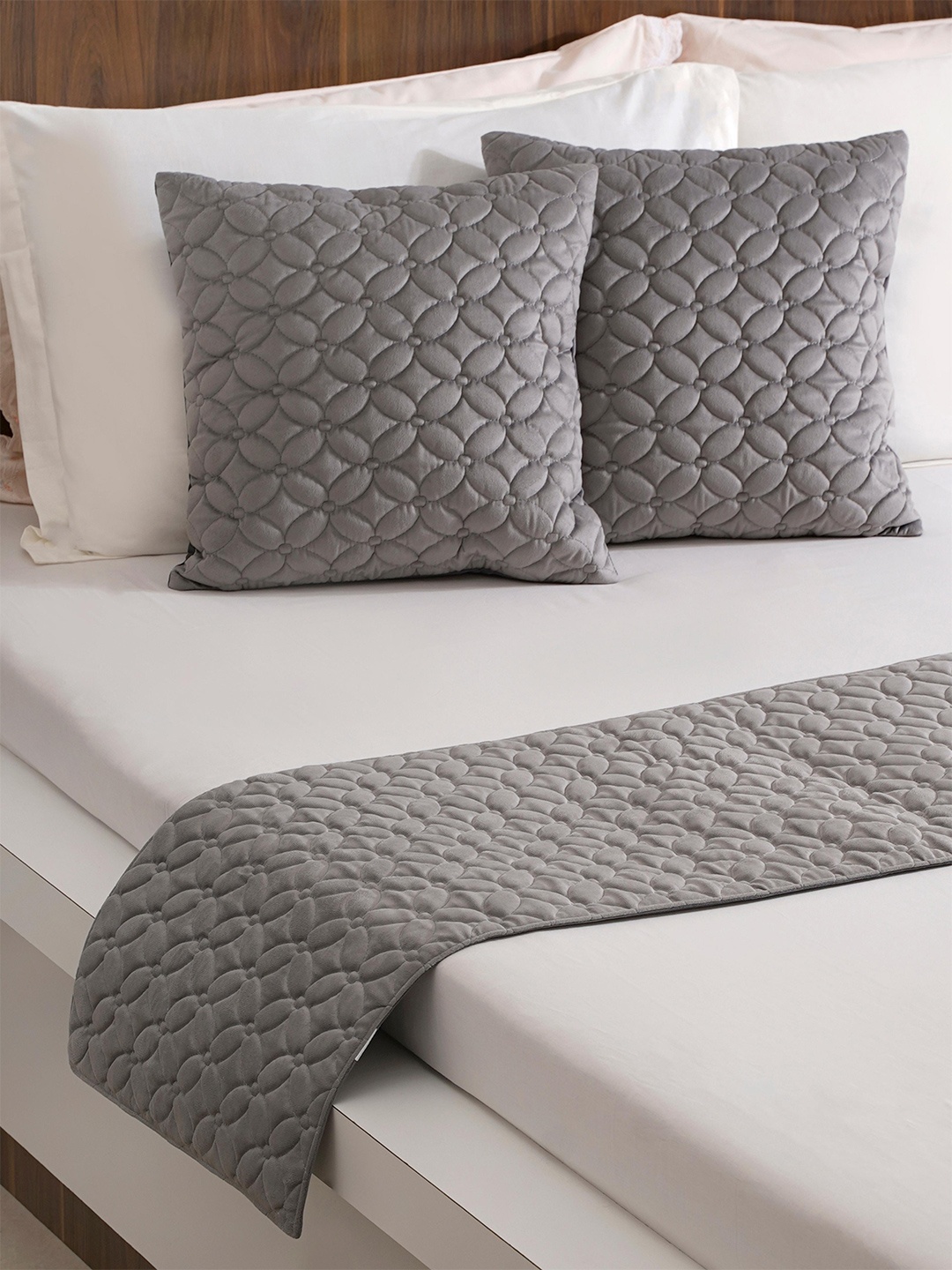 

Nestasia 3 Pieces Grey Geometric Velvet Bed Runner & Square Cushion Cover Set