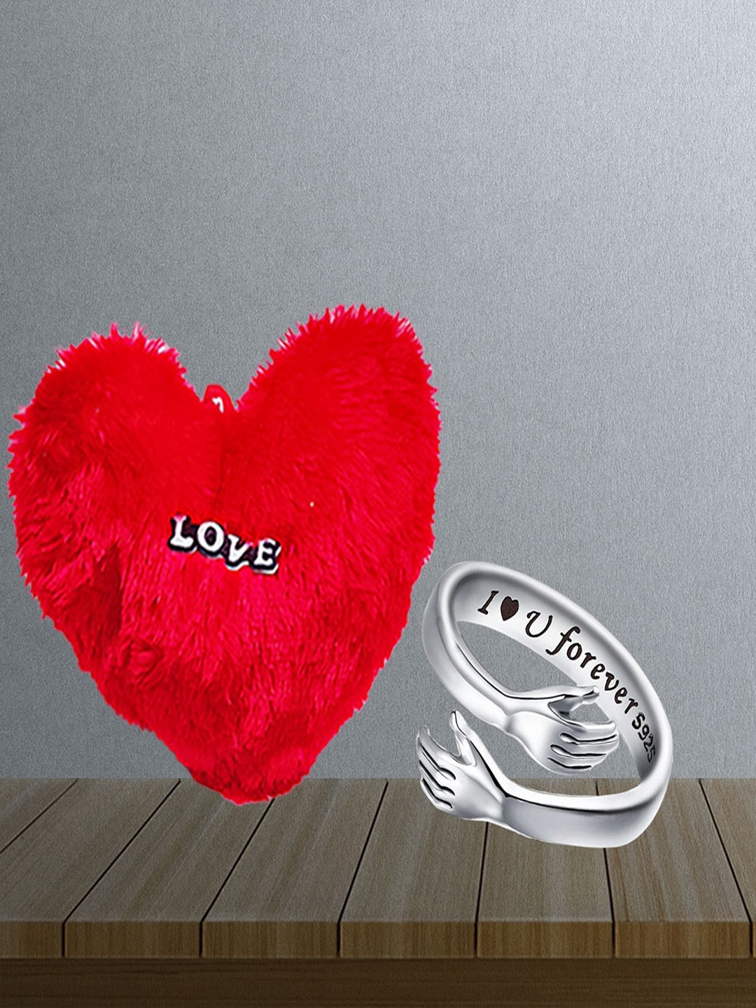 UNIVERSITY TRENDZ Silver-Plated Hug Finger Ring With Heart-Shaped Pillow