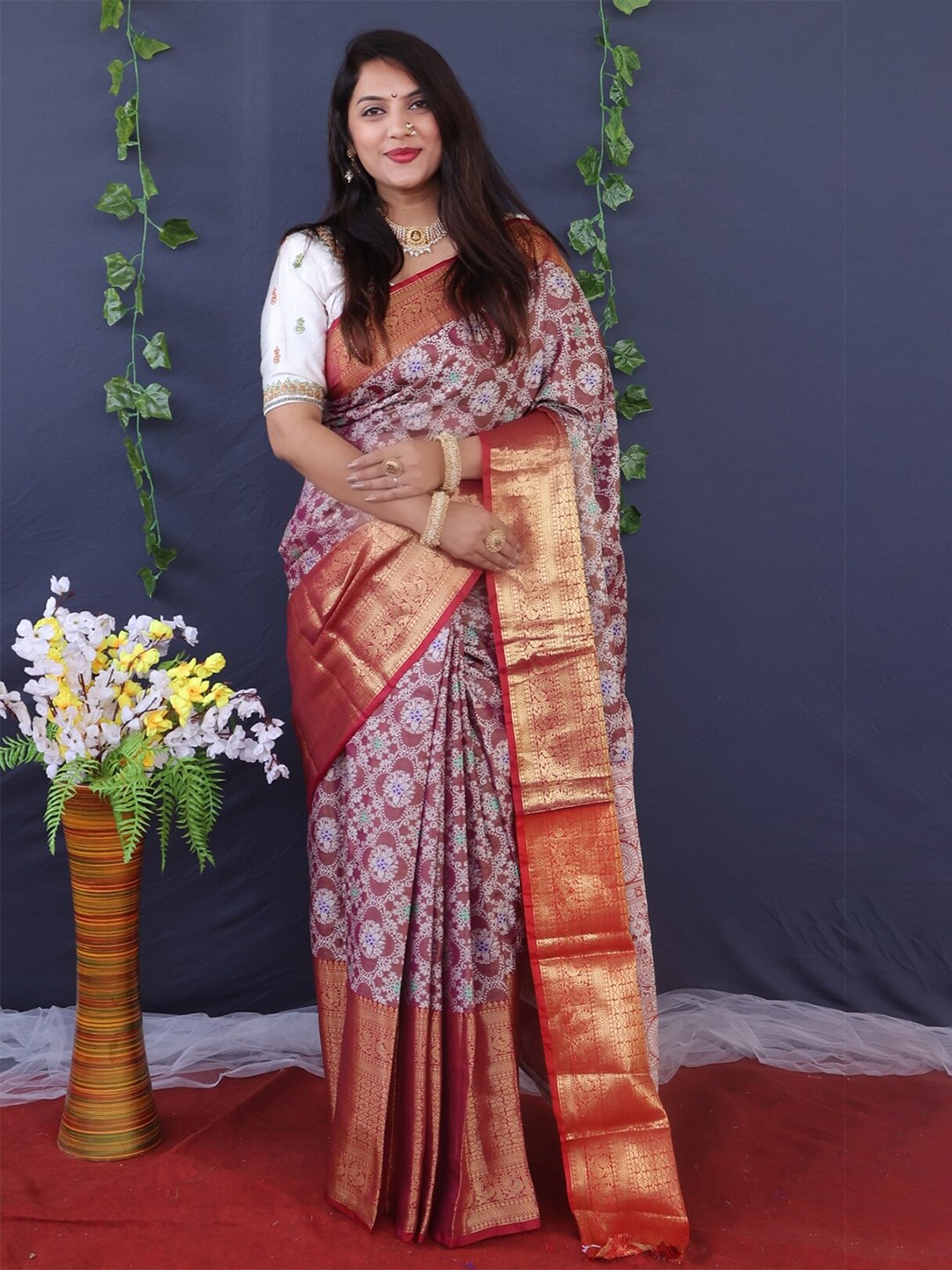 

AVANTIKA FASHION Ethnic Motifs Printed Zari Pure Silk Kanjeevaram Saree, Maroon