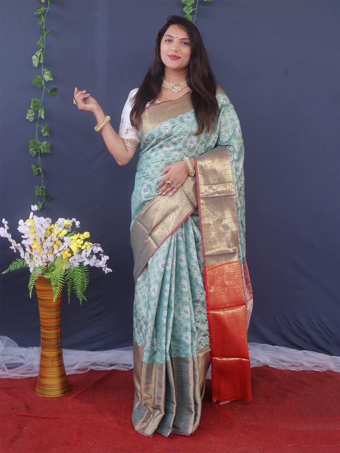 

AVANTIKA FASHION Floral Woven Design Zari Pure Silk Kanjeevaram Saree, Blue