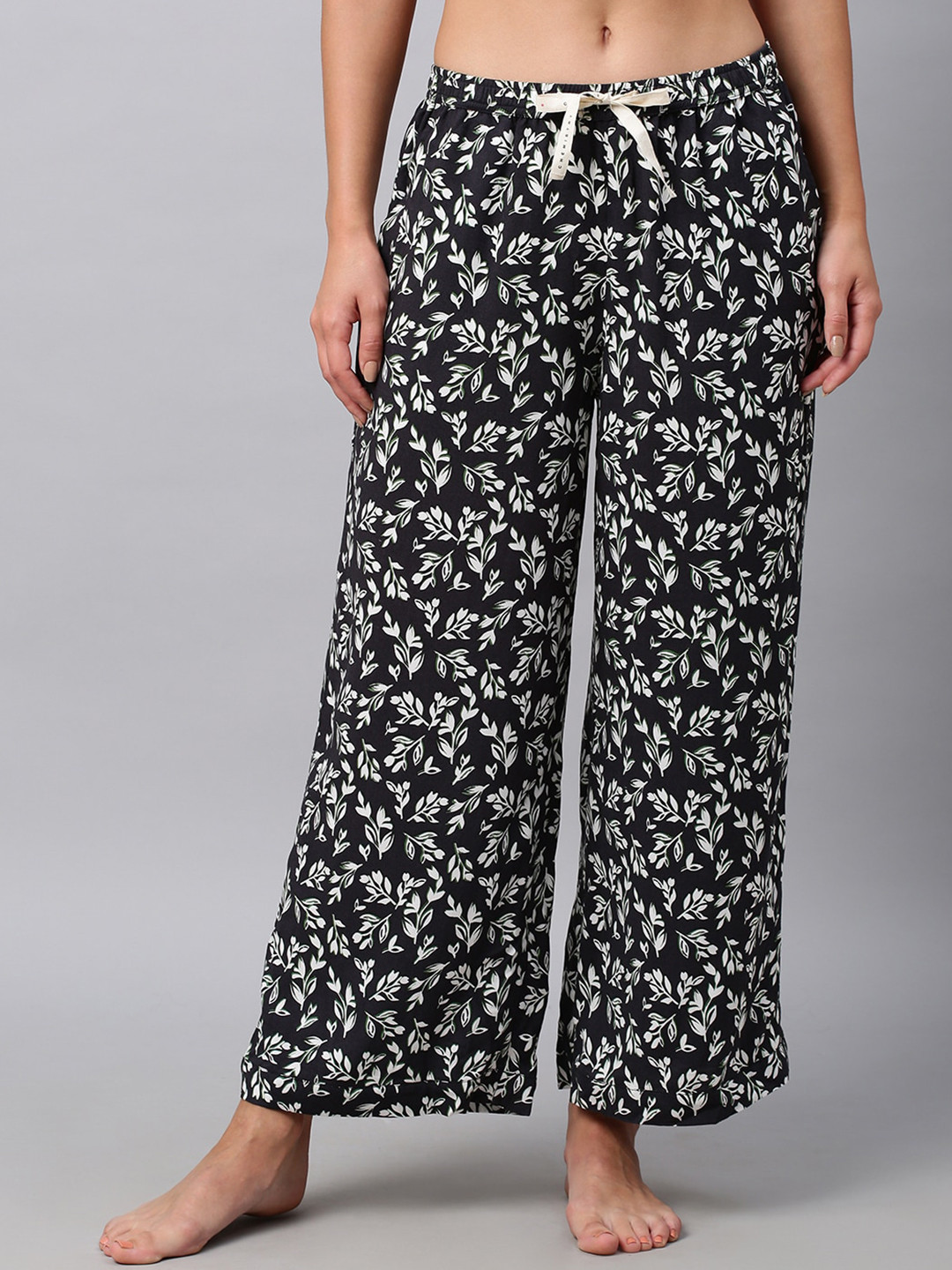 

Chemistry Women Floral Printed Lounge Pants, Black
