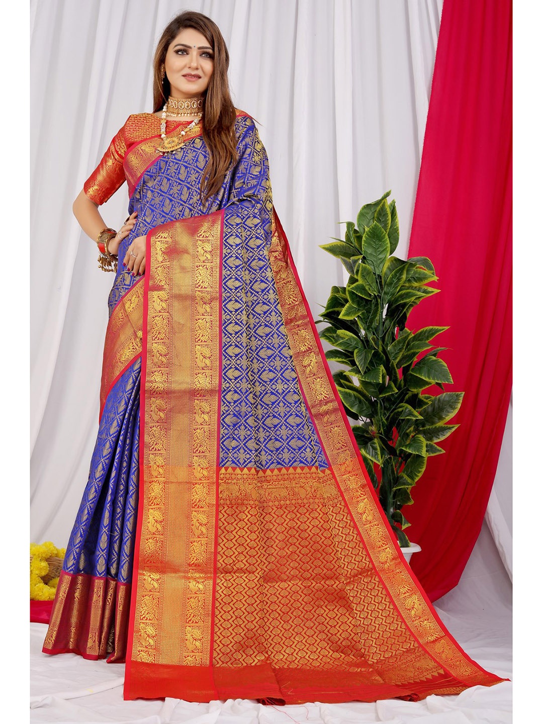 

AVANTIKA FASHION Ethnic Motifs Woven Design Zari Pure Silk Kanjeevaram Saree, Blue