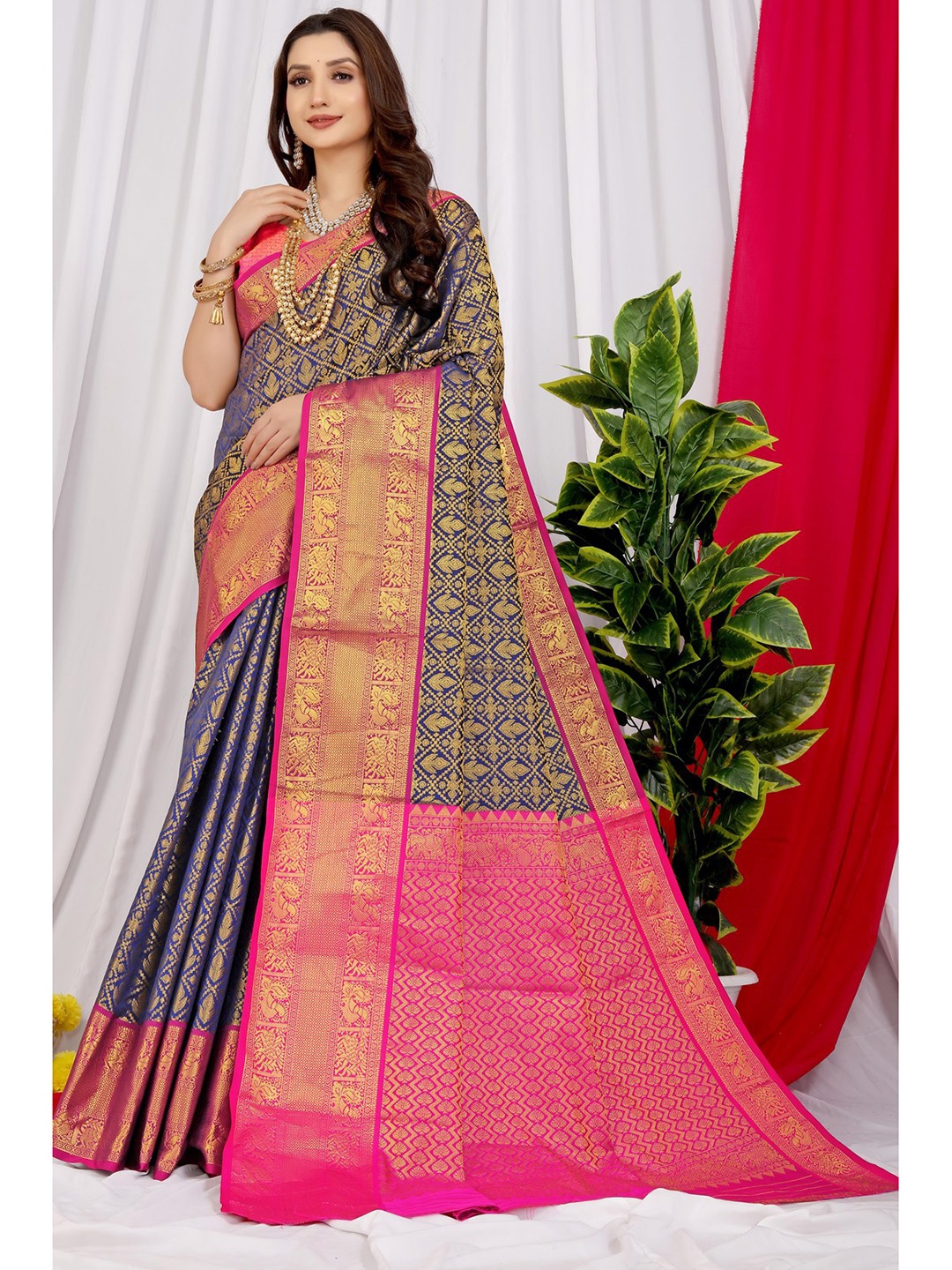 

AVANTIKA FASHION Woven Design Zari Pure Silk Kanjeevaram Saree, Blue