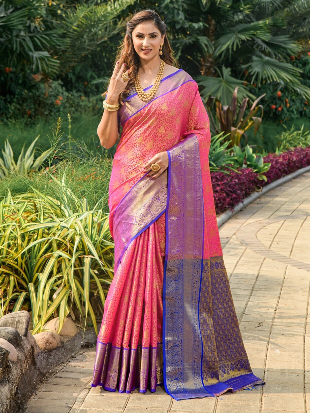 

AVANTIKA FASHION Woven Design Zari Pure Silk Kanjeevaram Saree, Pink