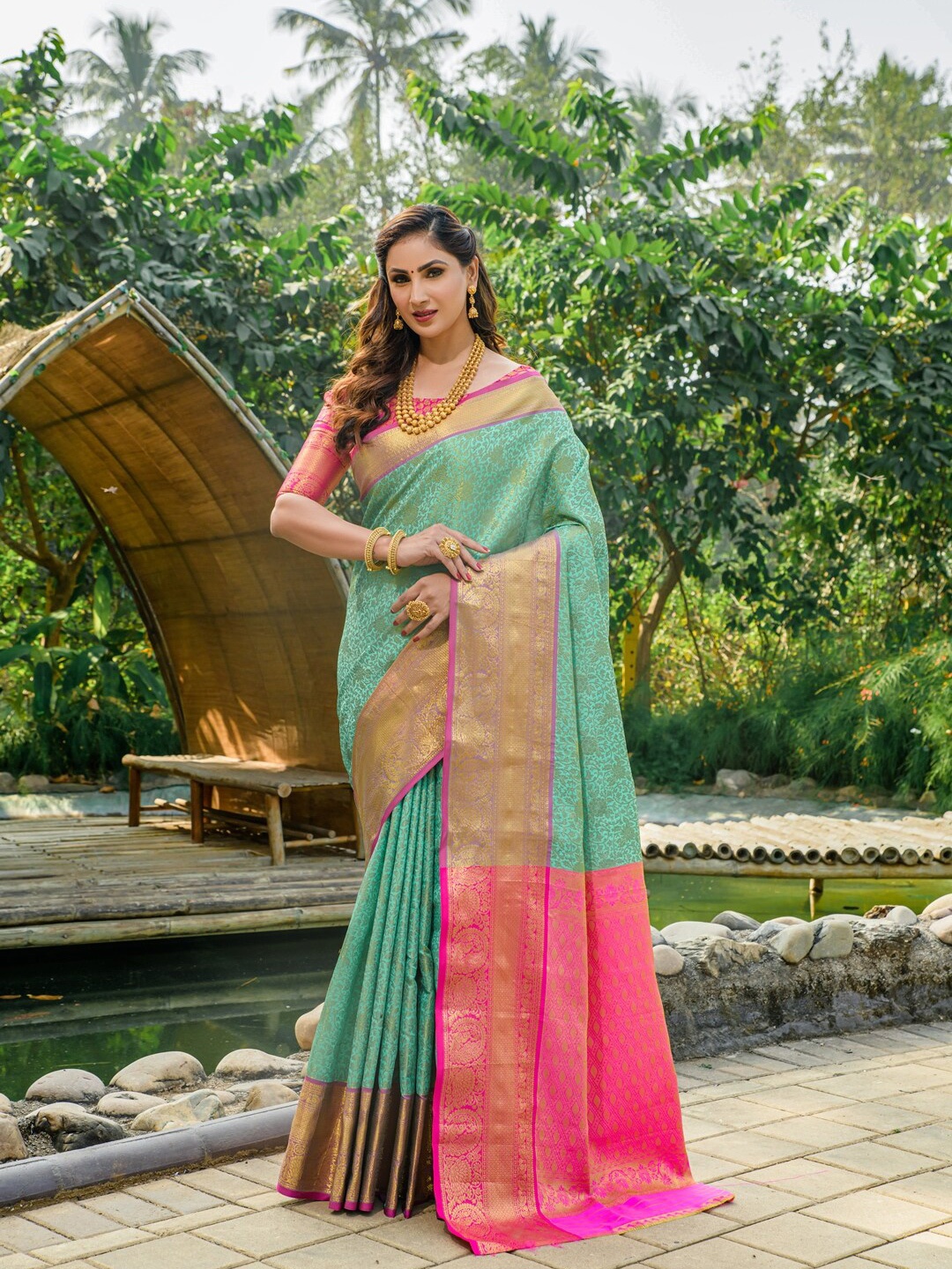 

AVANTIKA FASHION Floral Woven Design Zari Pure Silk Kanjeevaram Saree, Green