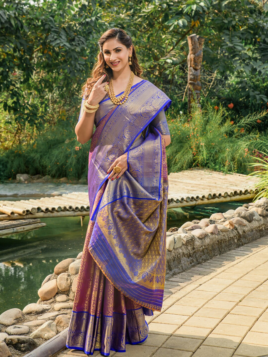 

AVANTIKA FASHION Floral Woven Design Zari Pure Silk Kanjeevaram Saree, Purple