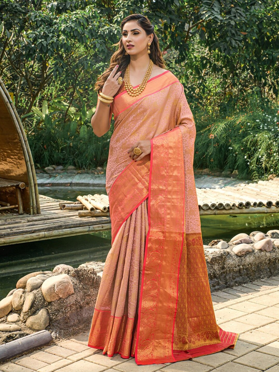 

AVANTIKA FASHION Floral Woven Design Zari Pure Silk Kanjeevaram Saree, Peach