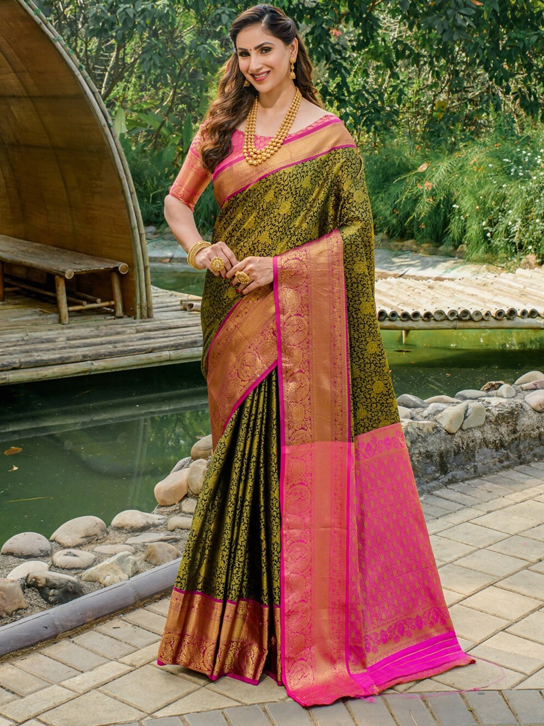 

AVANTIKA FASHION Woven Design Zari Pure Silk Kanjeevaram Saree, Green