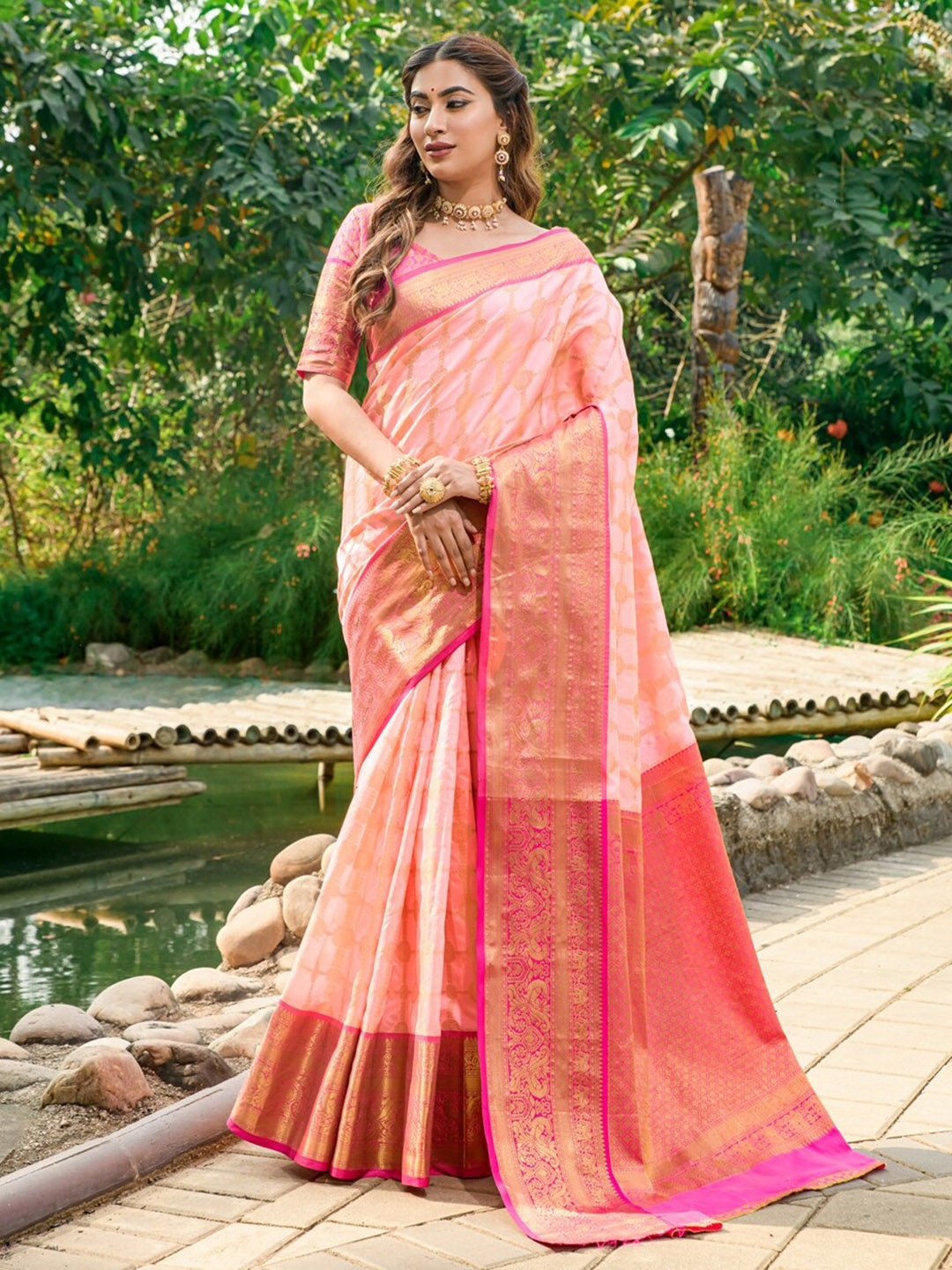 

AVANTIKA FASHION Ethnic Motif Woven Design Zari Pure Silk Kanjeevaram Saree, Peach