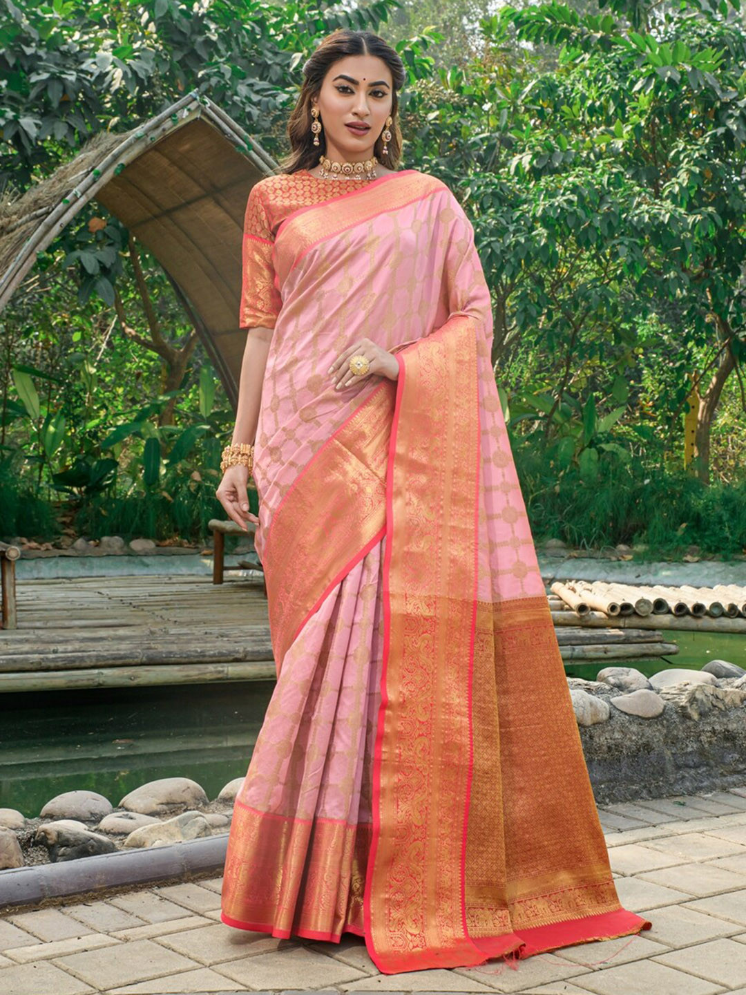 

AVANTIKA FASHION Woven Design Zari Pure Silk Kanjeevaram Saree, Pink