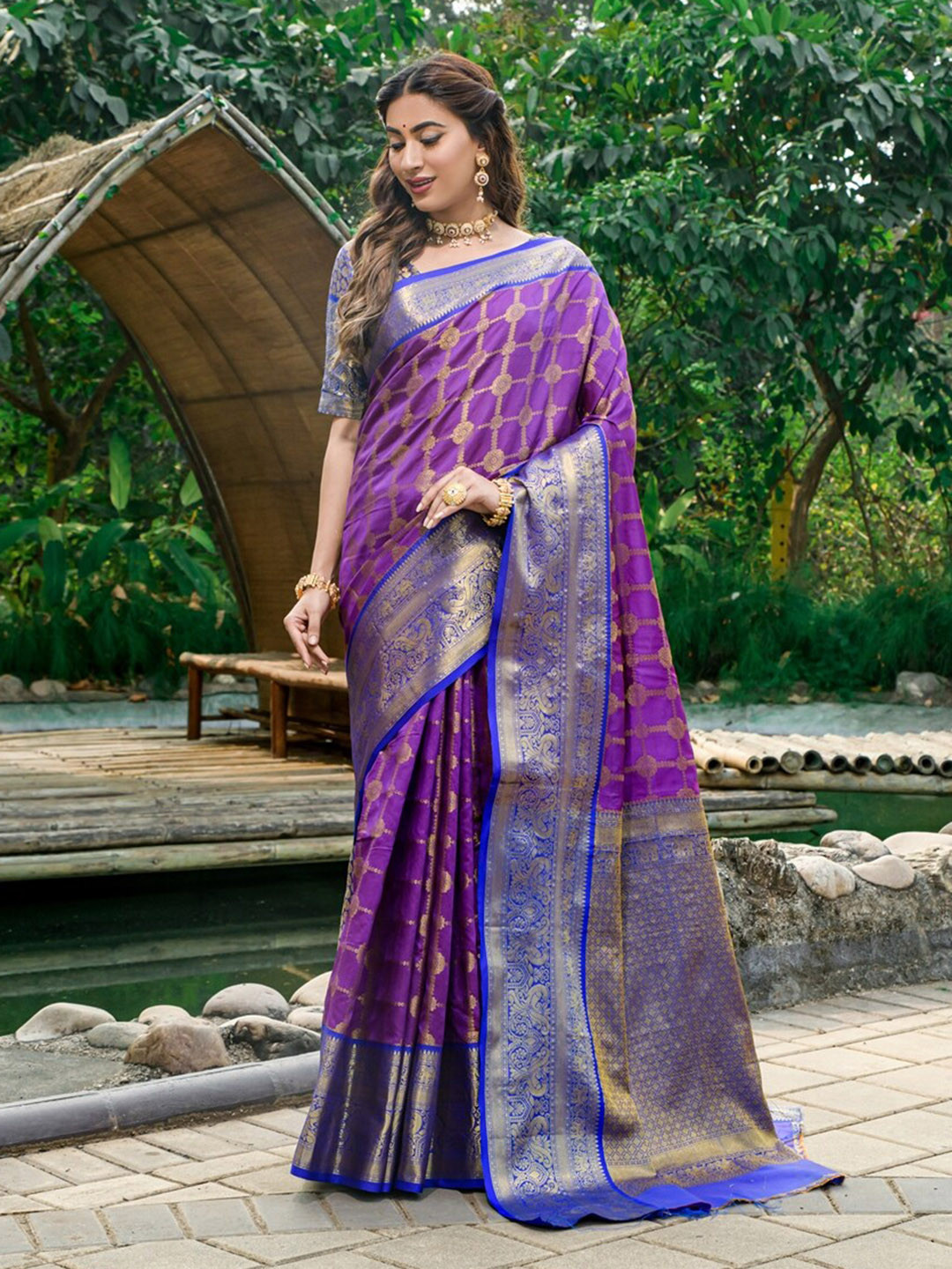 

AVANTIKA FASHION Ethnic Motif Woven Design Zari Pure Silk Designer Kanjeevaram Saree, Purple