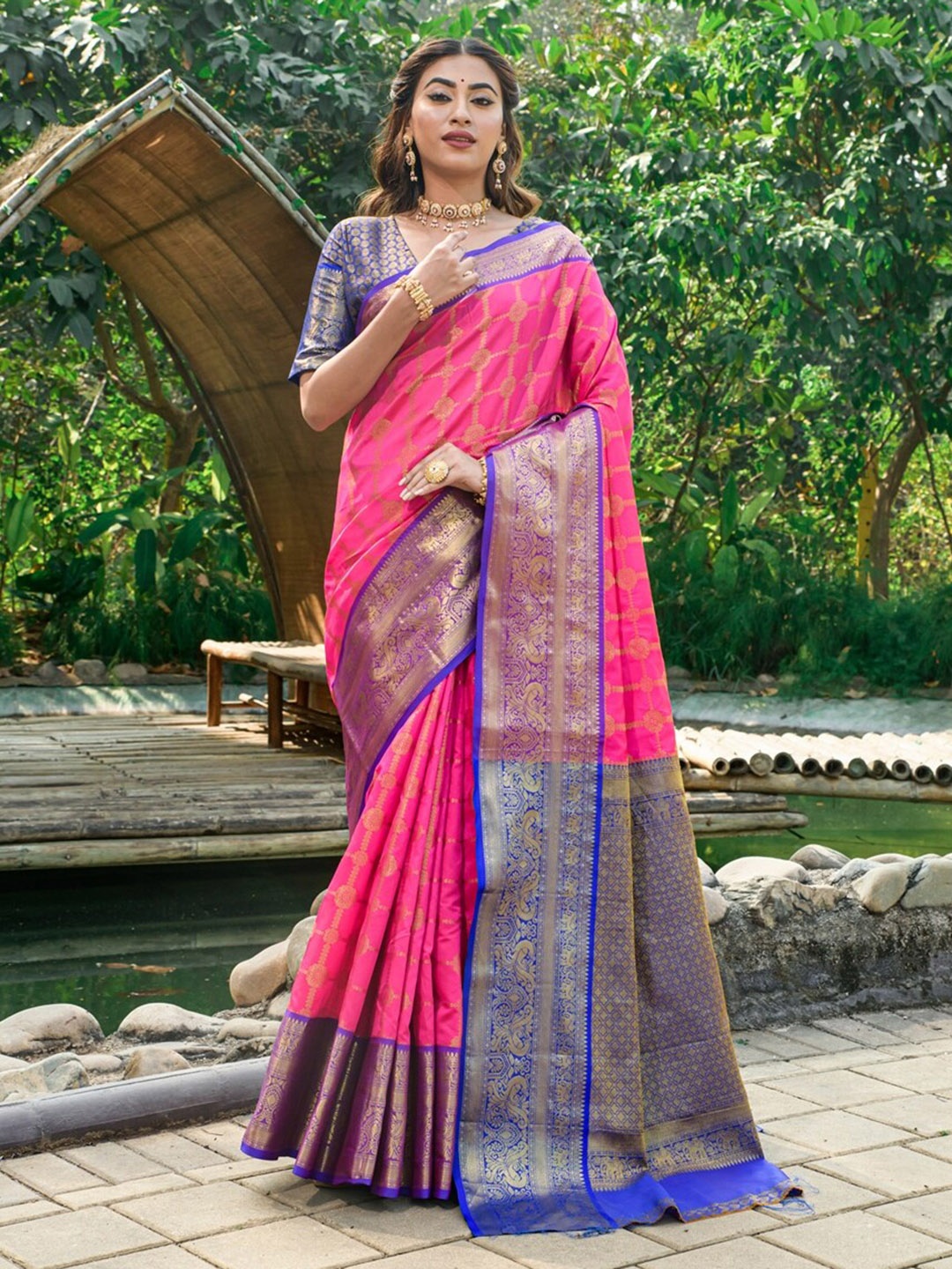 

AVANTIKA FASHION Woven Design Zari Pure Silk Kanjeevaram Saree, Pink