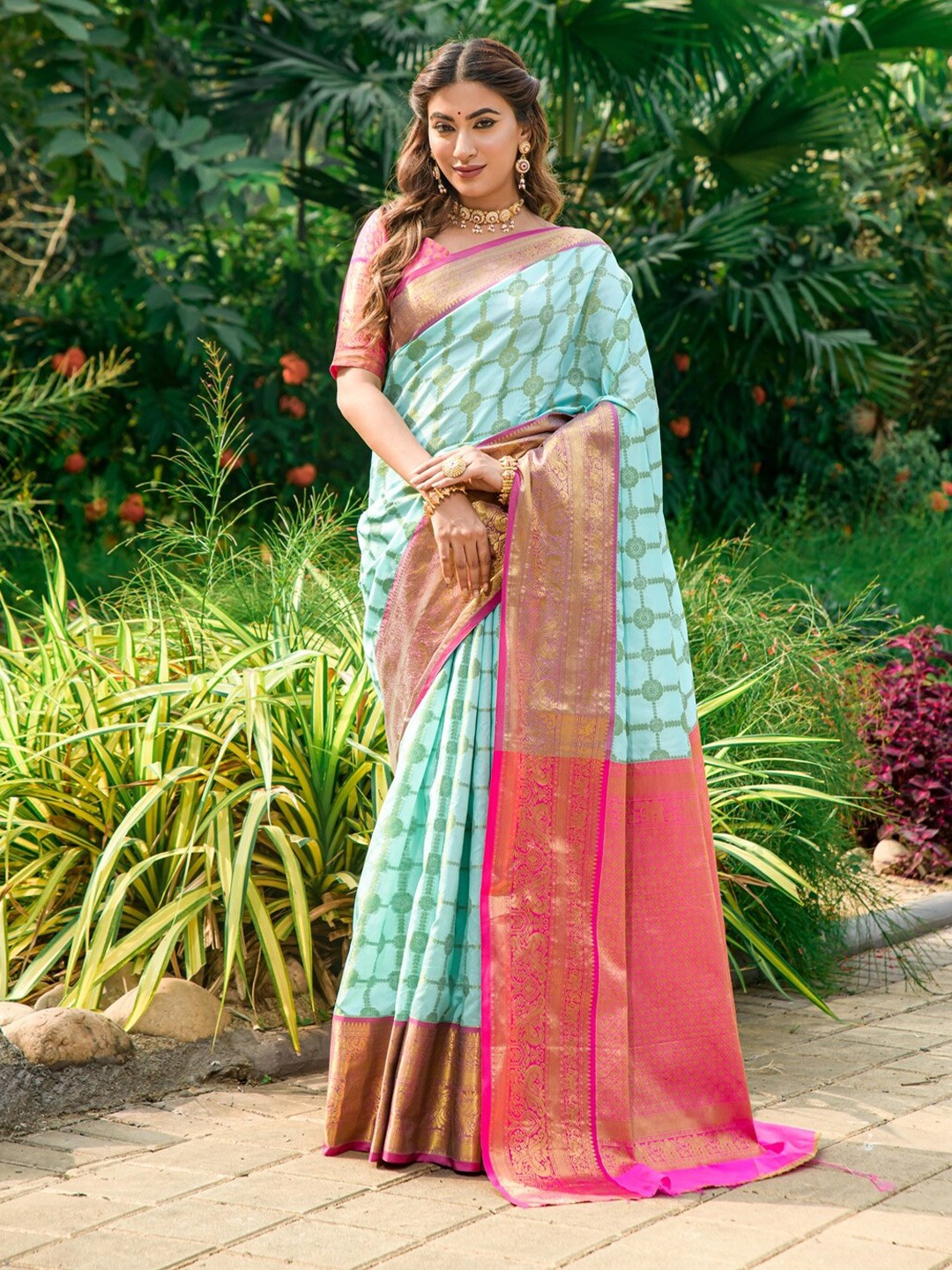 

AVANTIKA FASHION Ethnic Motif Woven Design Zari Pure Silk Designer Kanjeevaram Saree, Turquoise blue